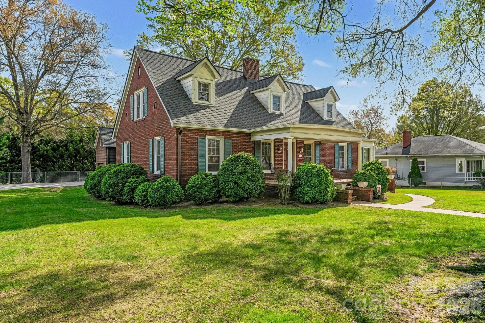614 Ridge Avenue - Photo 2