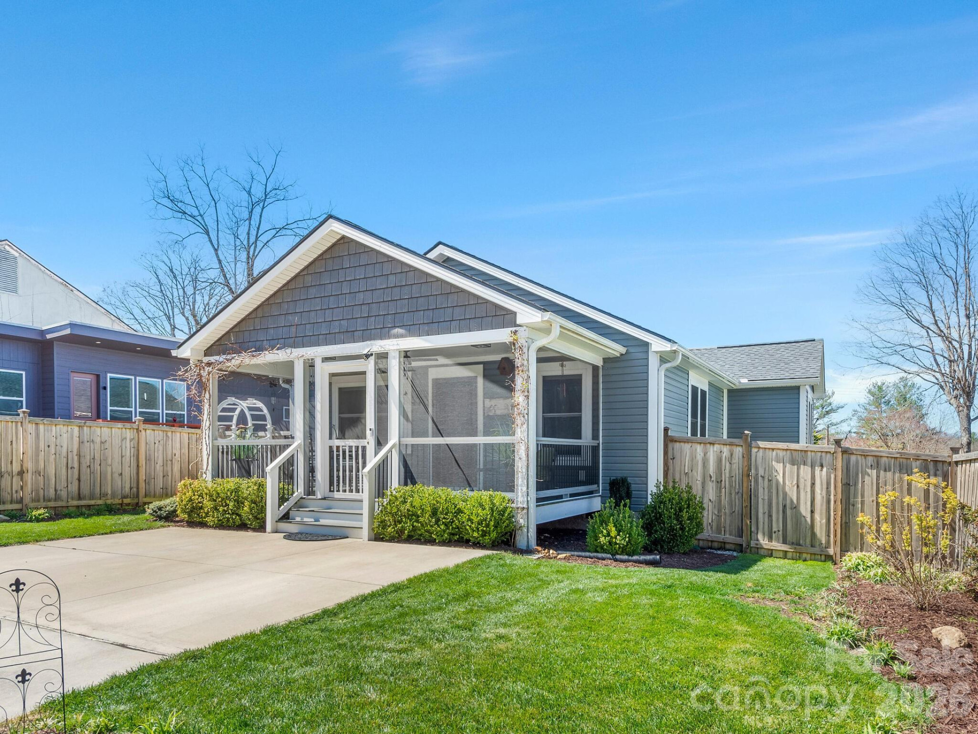 482 Booker Street - Photo 3