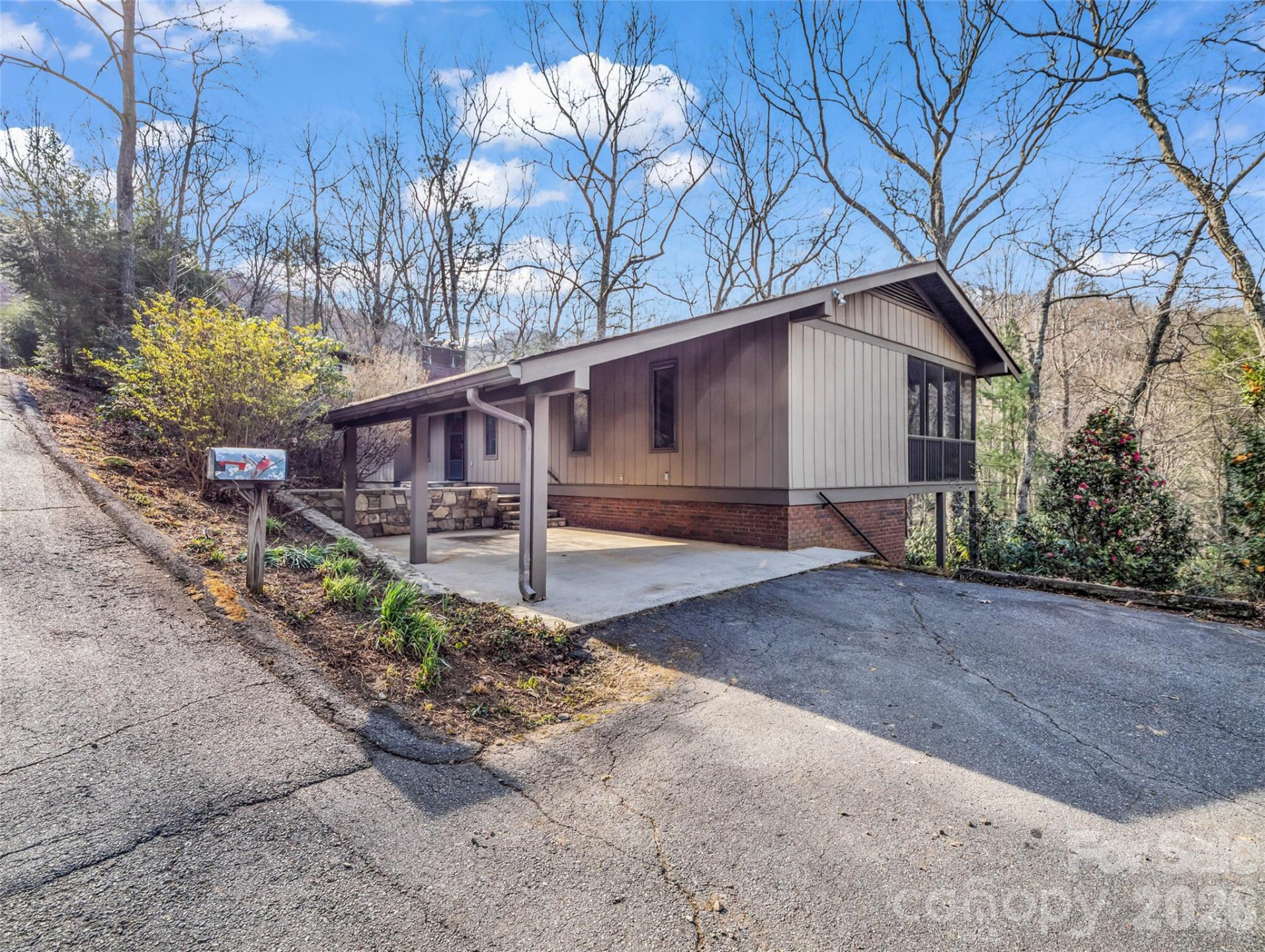 417 Ivy Road - Photo 2