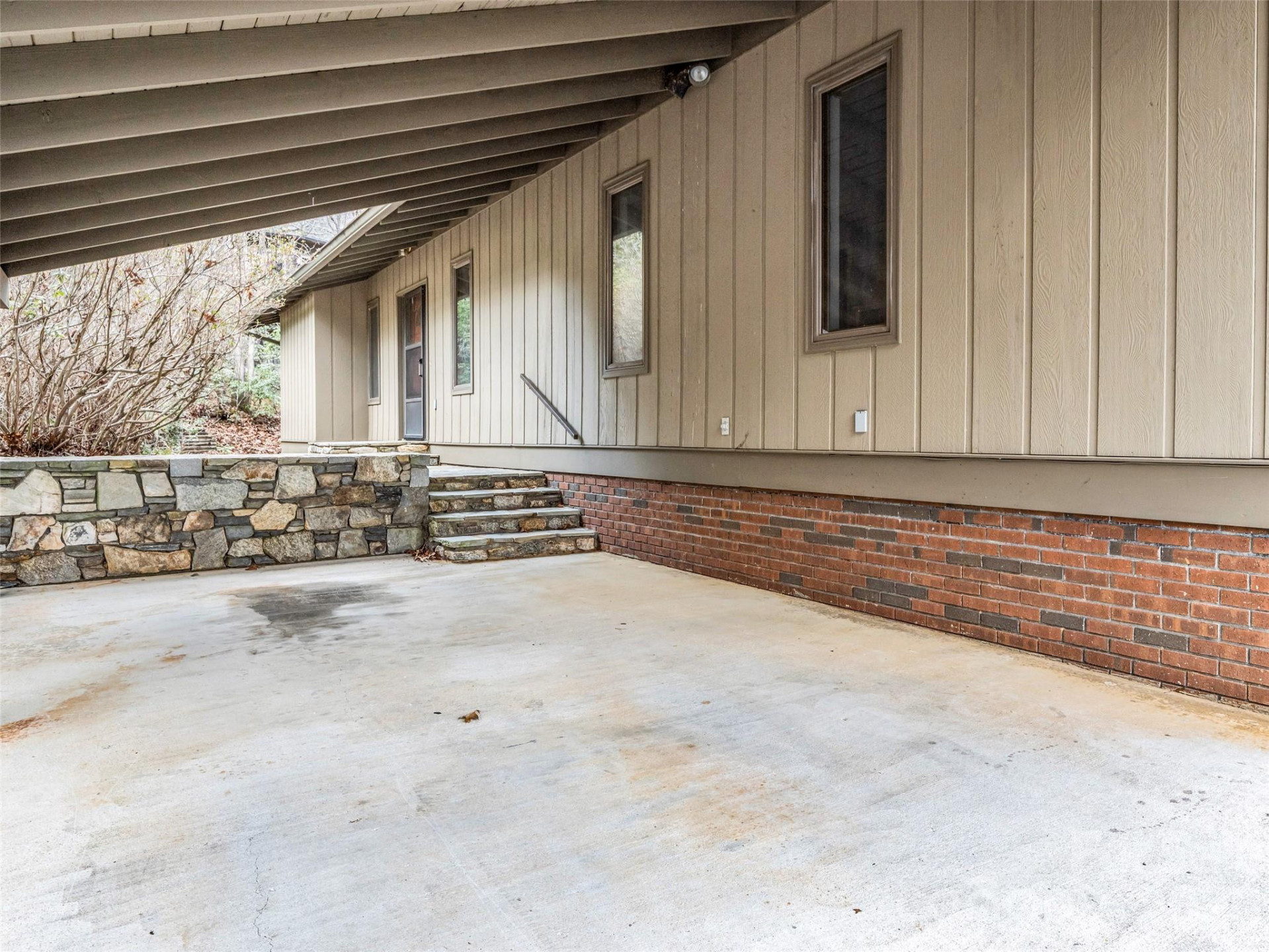 417 Ivy Road - Photo 3