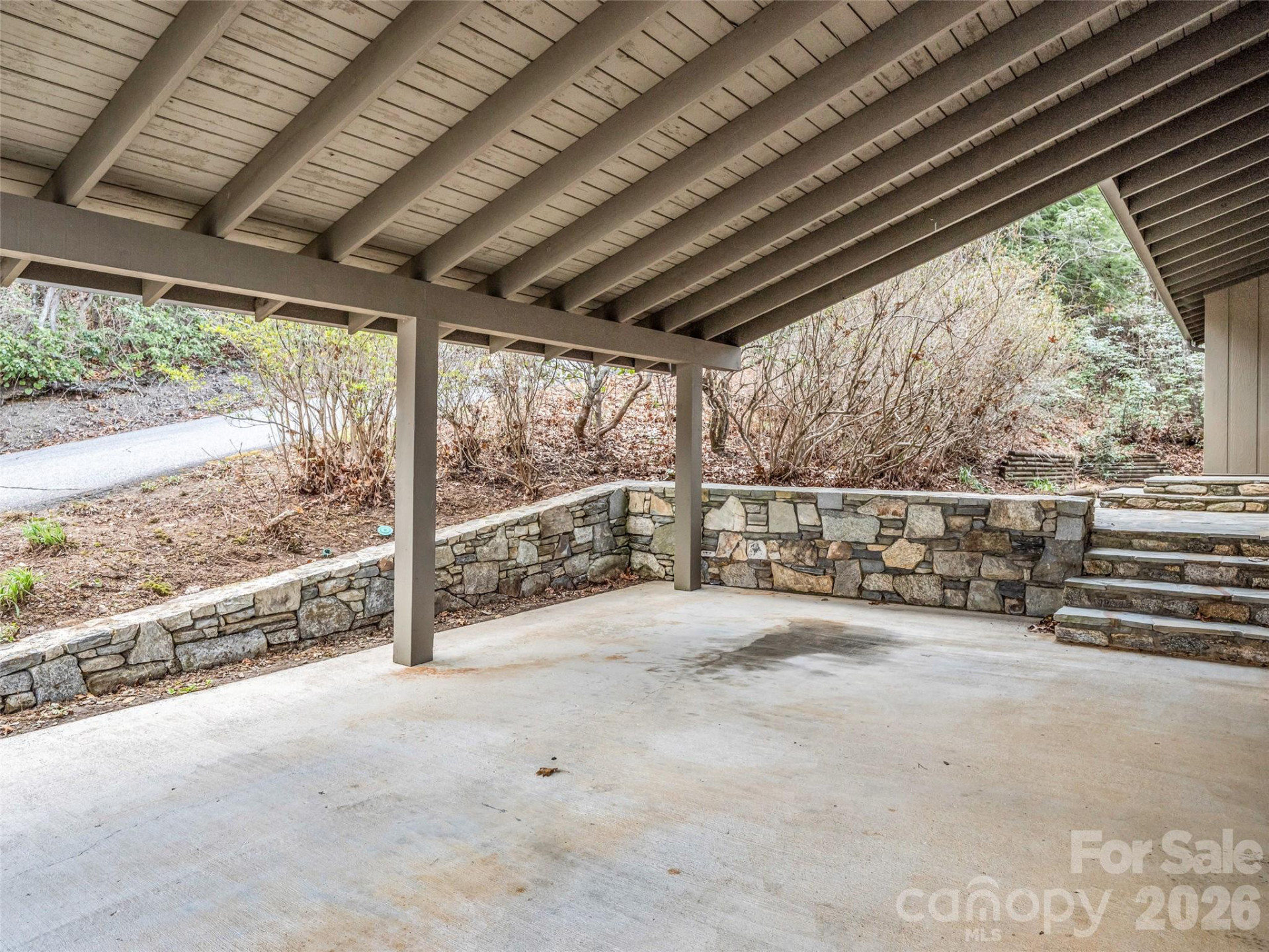 417 Ivy Road - Photo 4