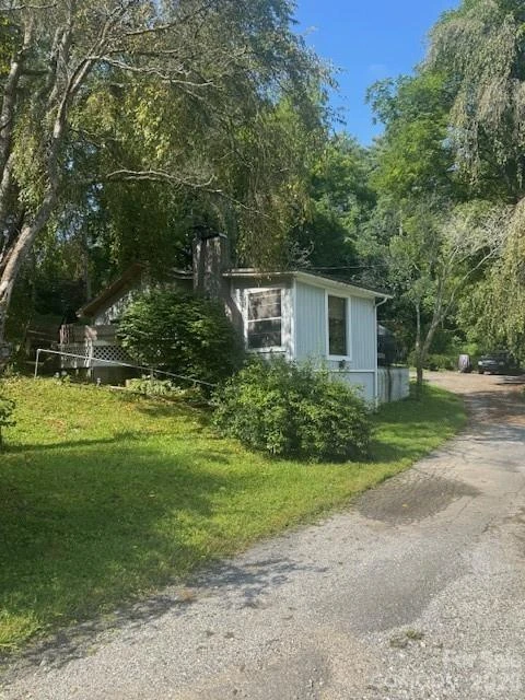 57 Twin Ponds Lane