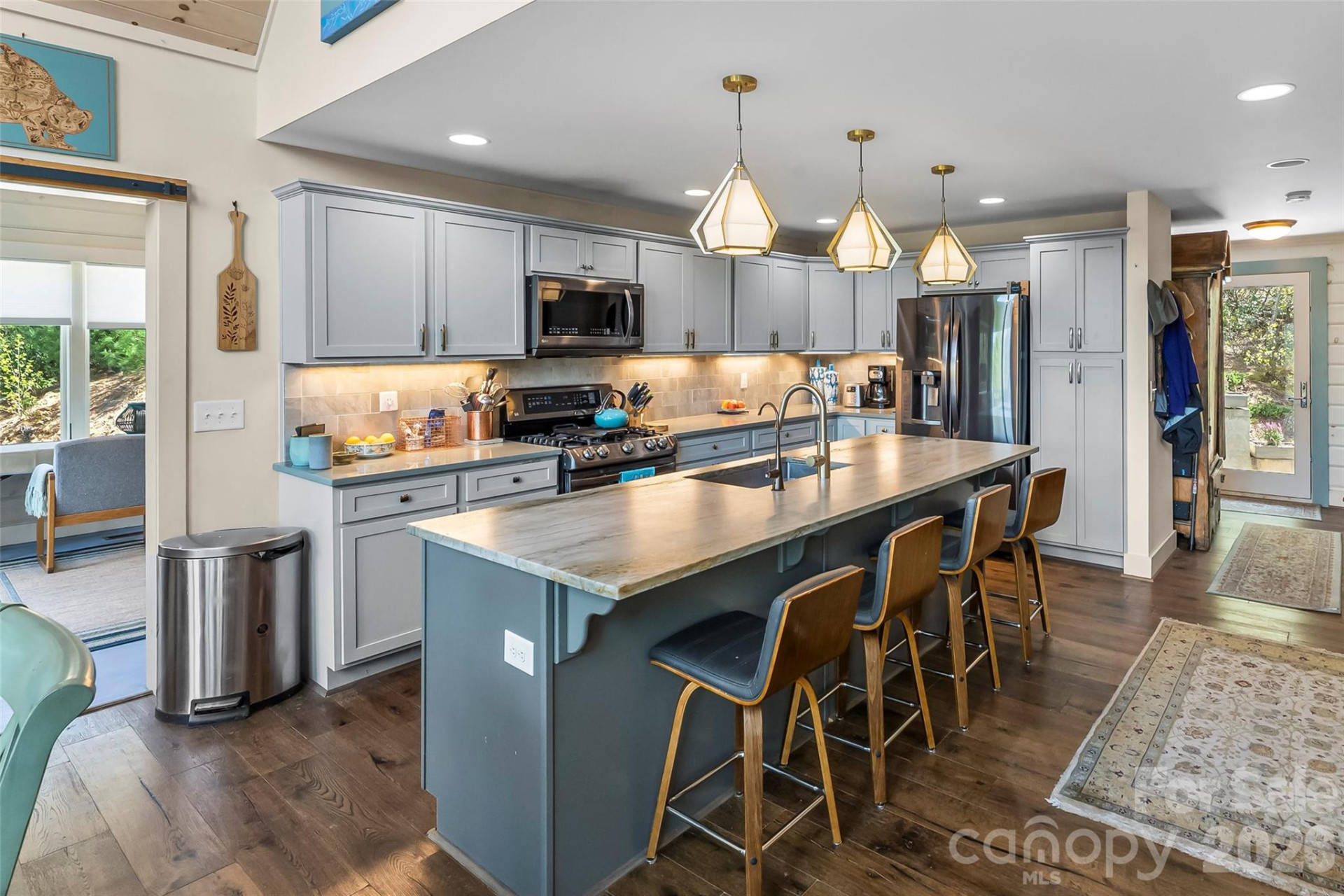521 Waters Edge Drive - Photo 17