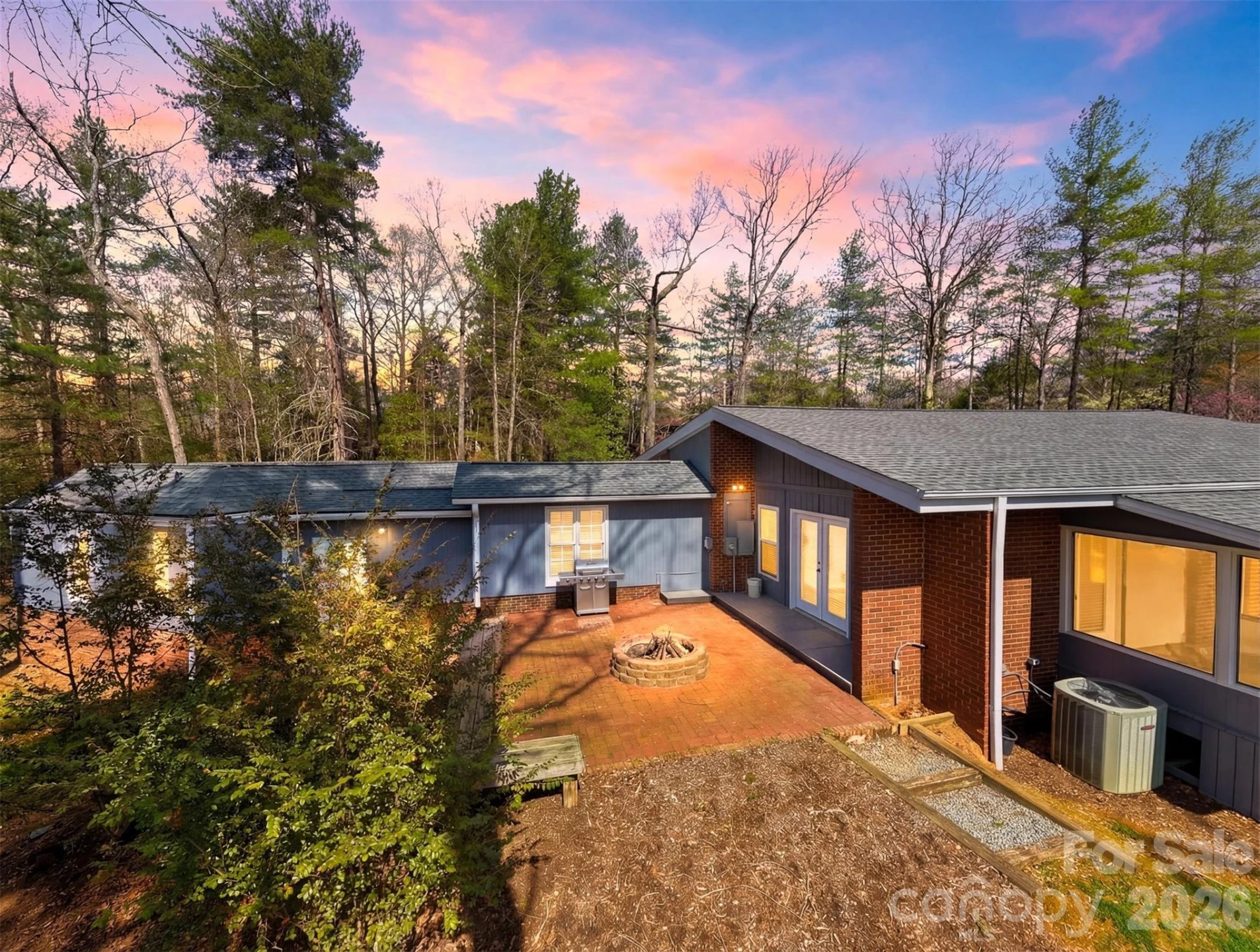 1300 Laurel Street - Photo 2