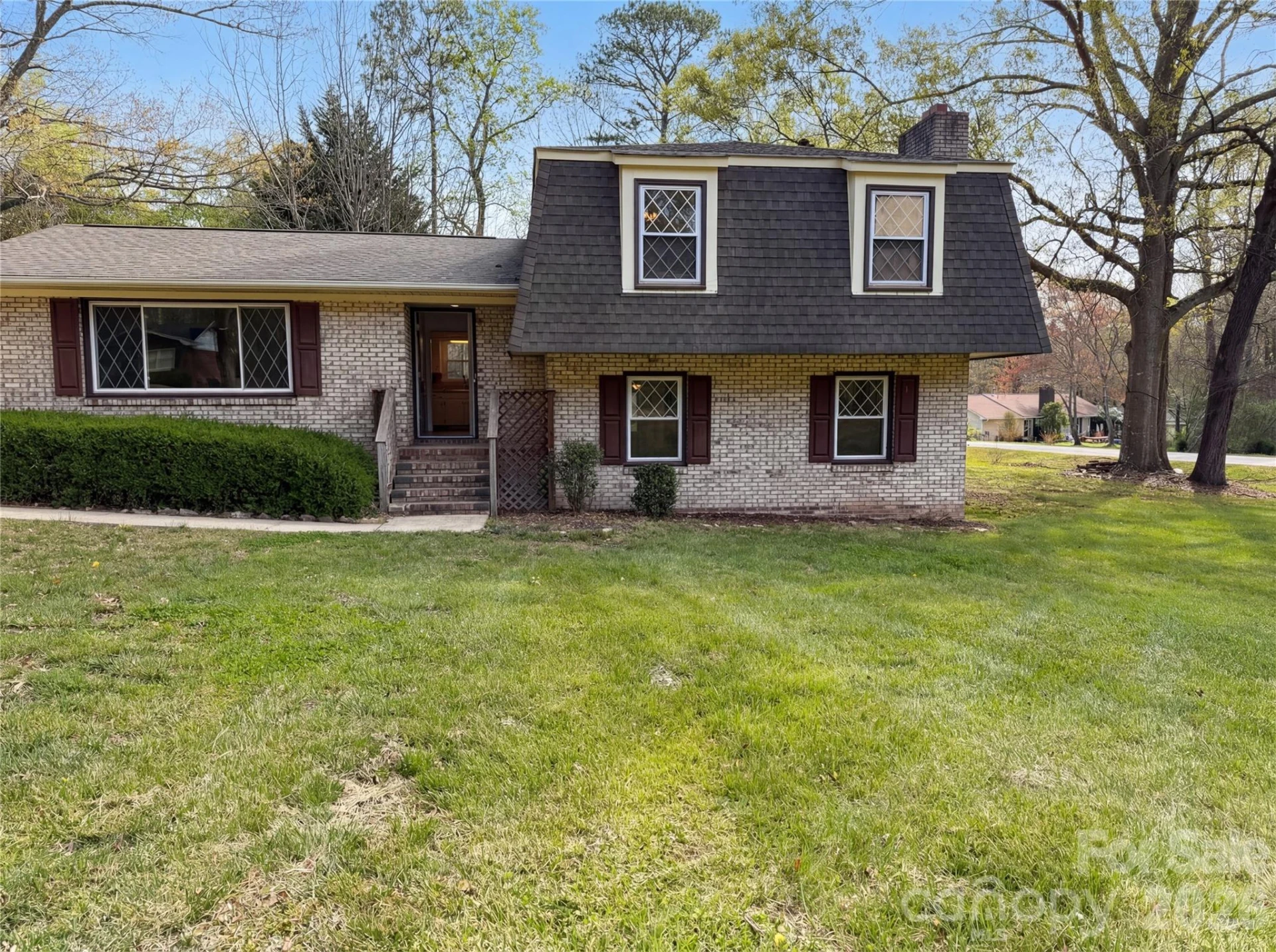 121 Pelham Lane