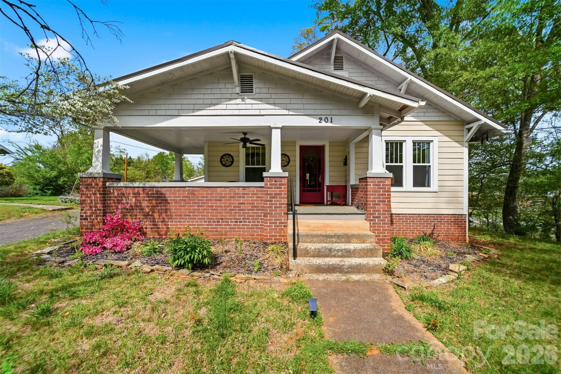 201 East Avenue - Photo 2