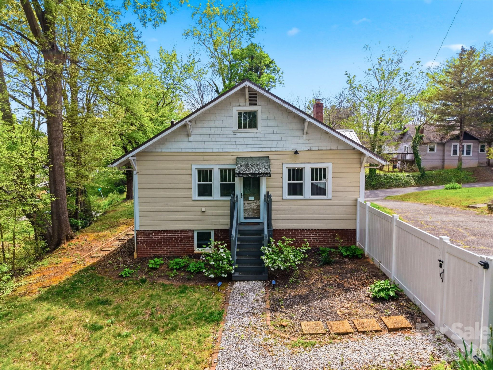 201 East Avenue - Photo 27