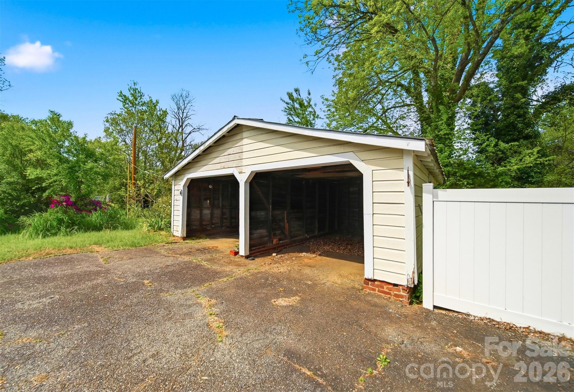 201 East Avenue - Photo 30