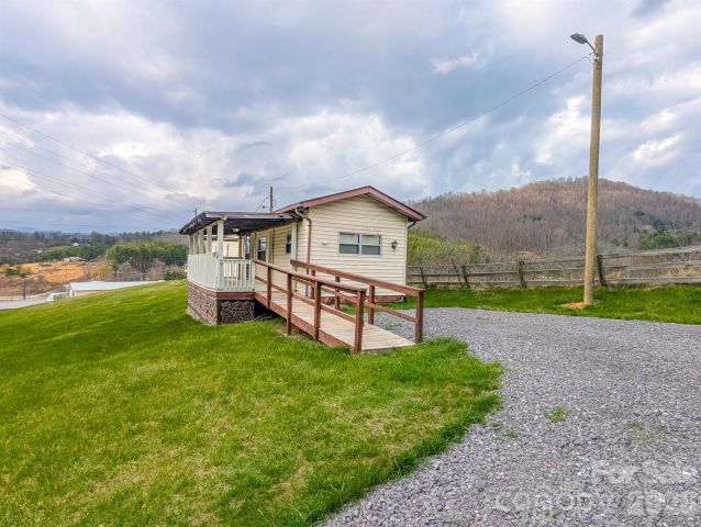 107 Mockingbird Lane, Burnsville, NC, 28714