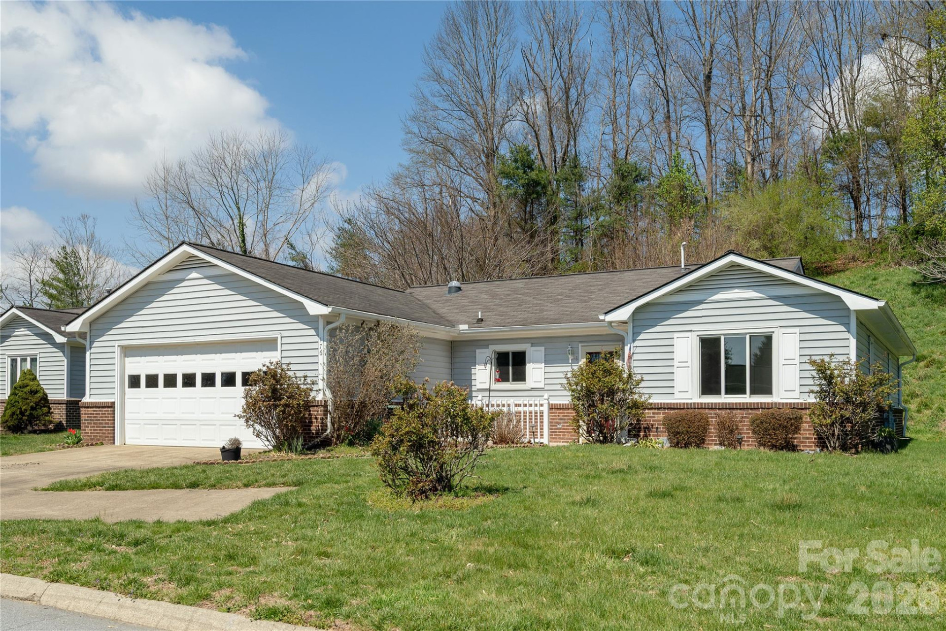 176 Derbyshire Drive - Photo 2