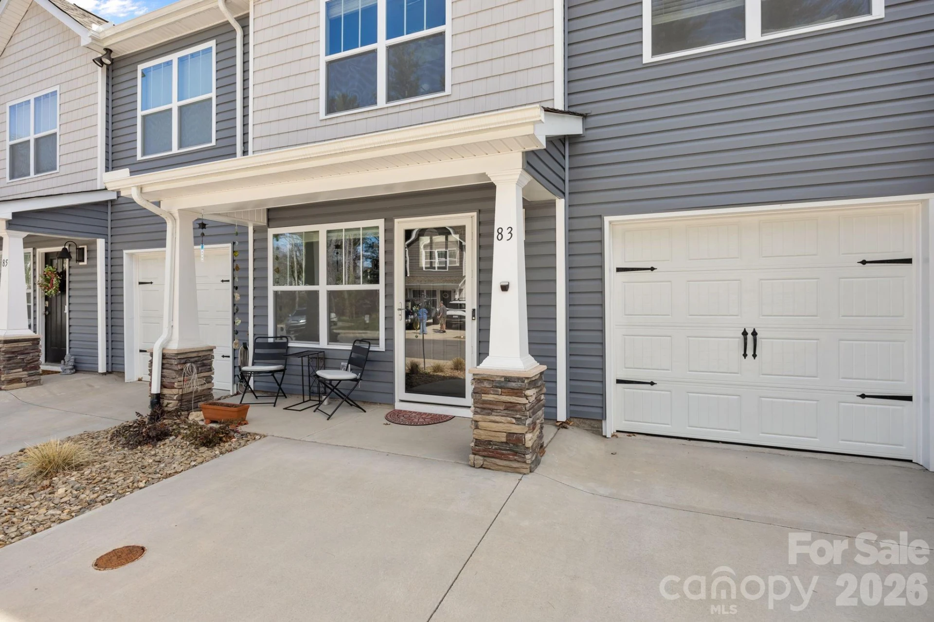 83 Malcolm Court - Photo 2