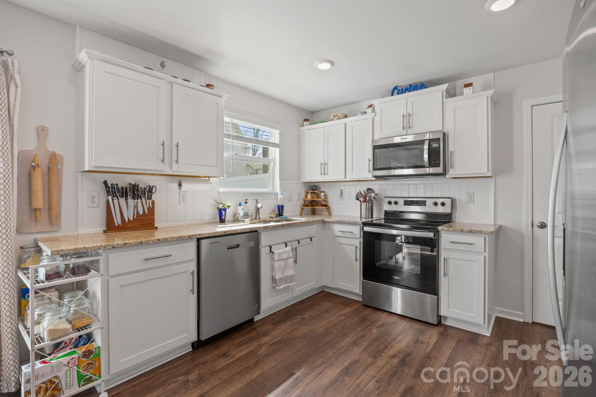 83 Malcolm Court - Photo 8