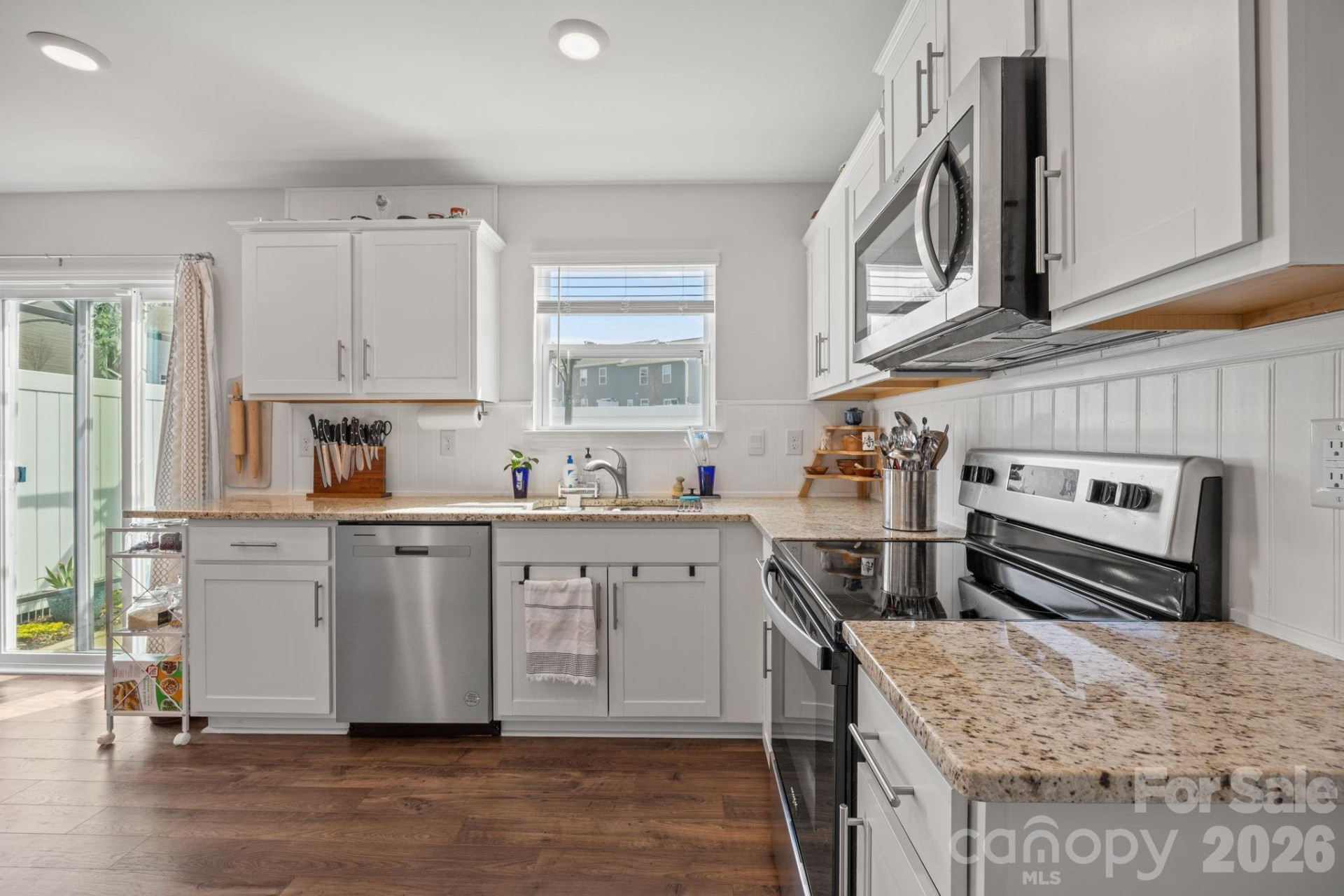 83 Malcolm Court - Photo 9