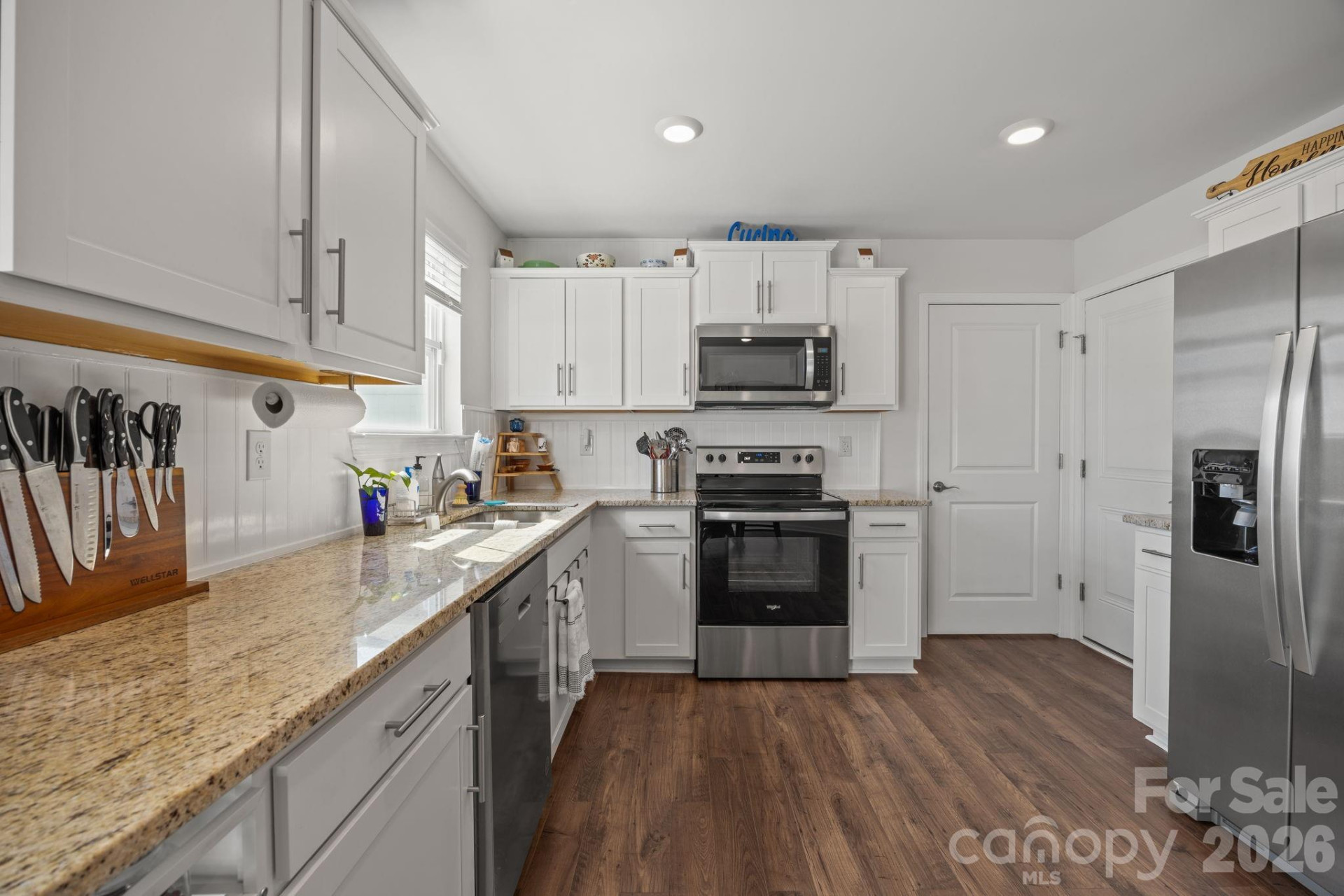 83 Malcolm Court - Photo 10