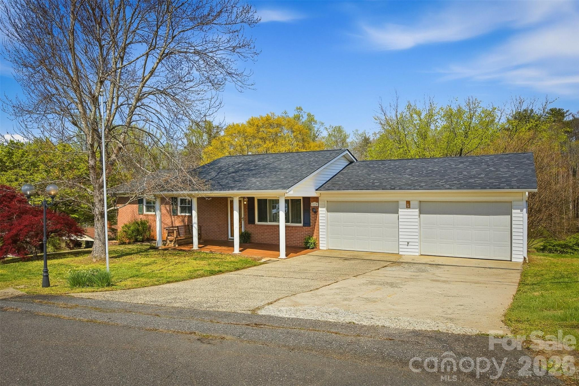 2174 Chester Avenue - Photo 3