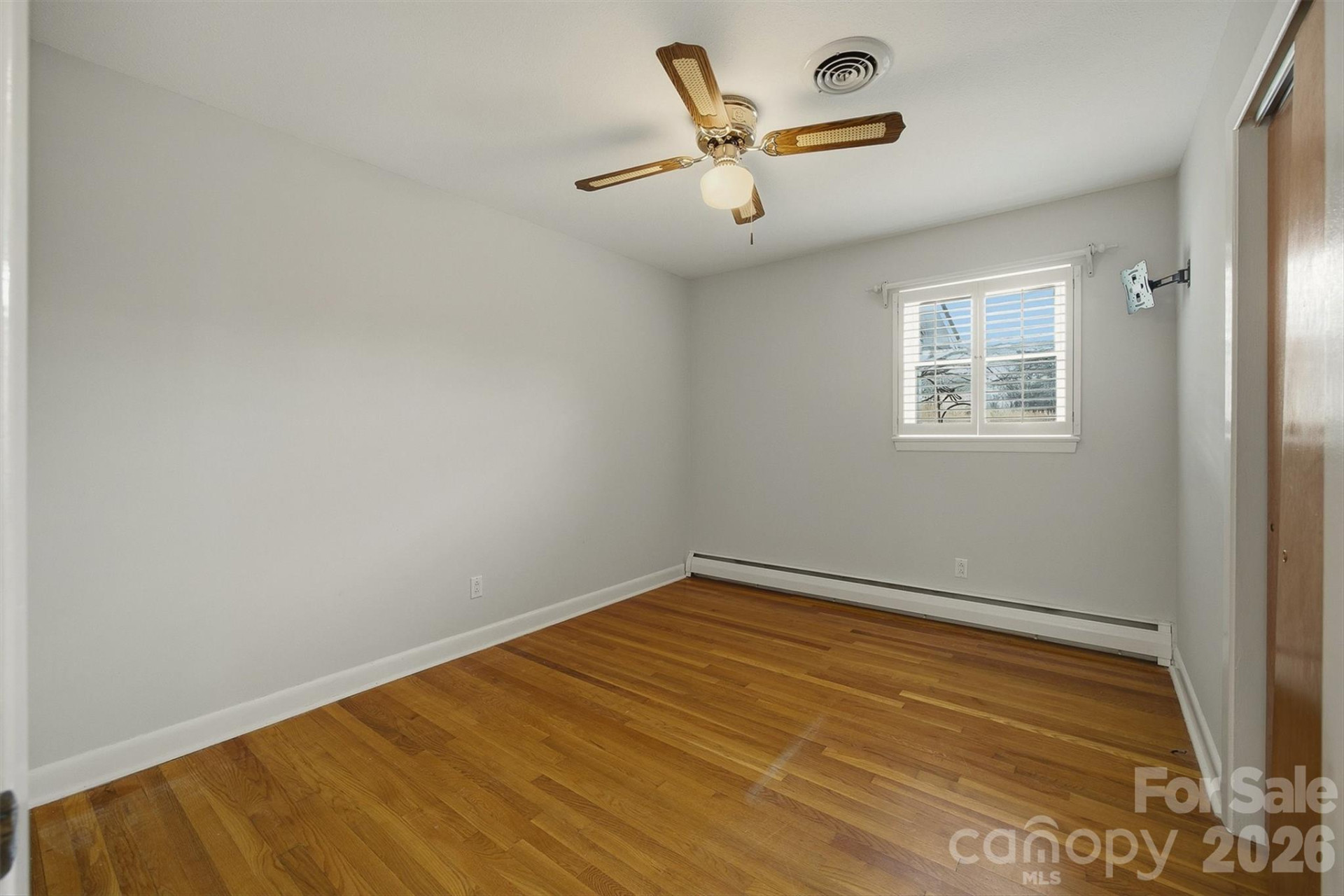 2174 Chester Avenue - Photo 22