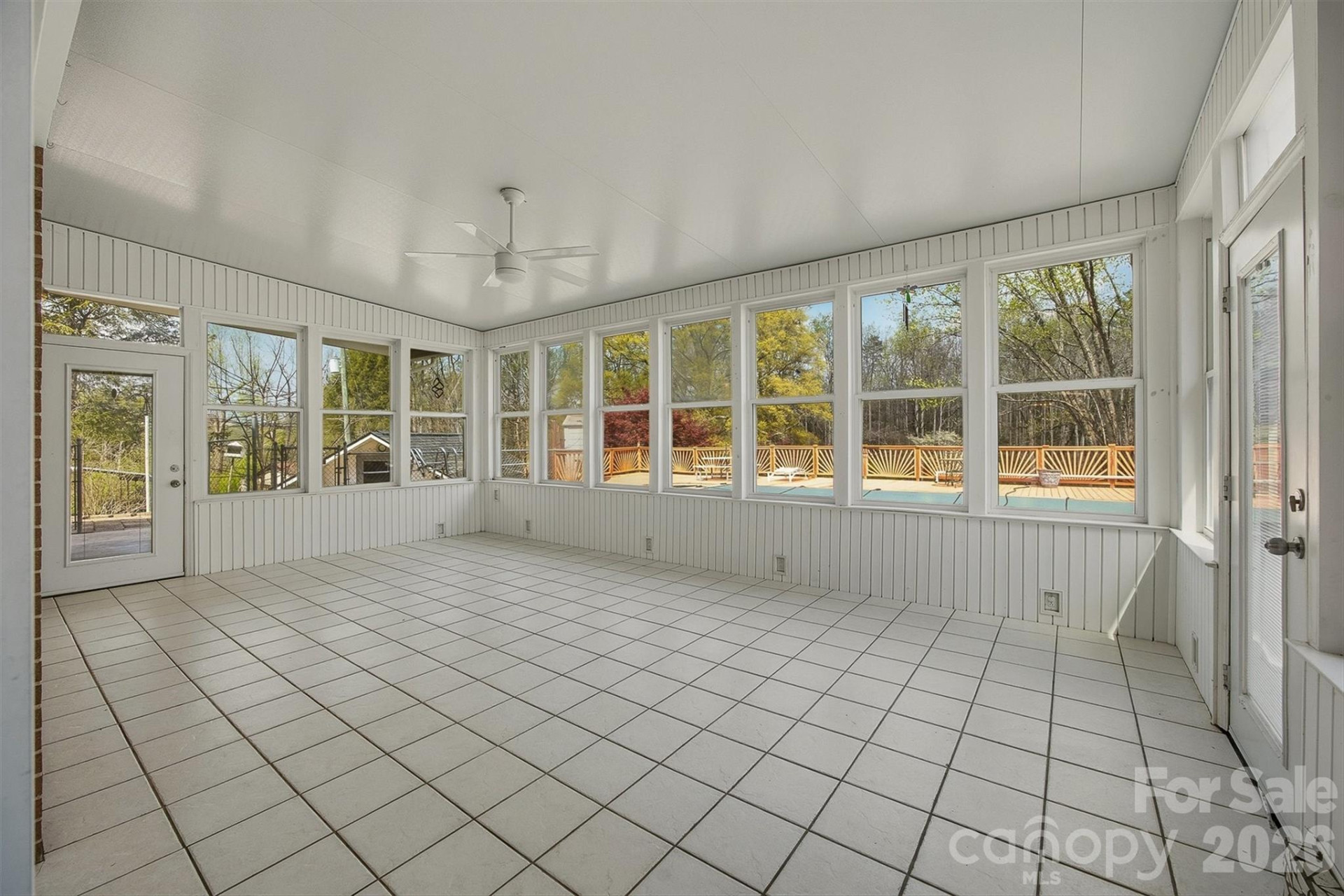 2174 Chester Avenue - Photo 30