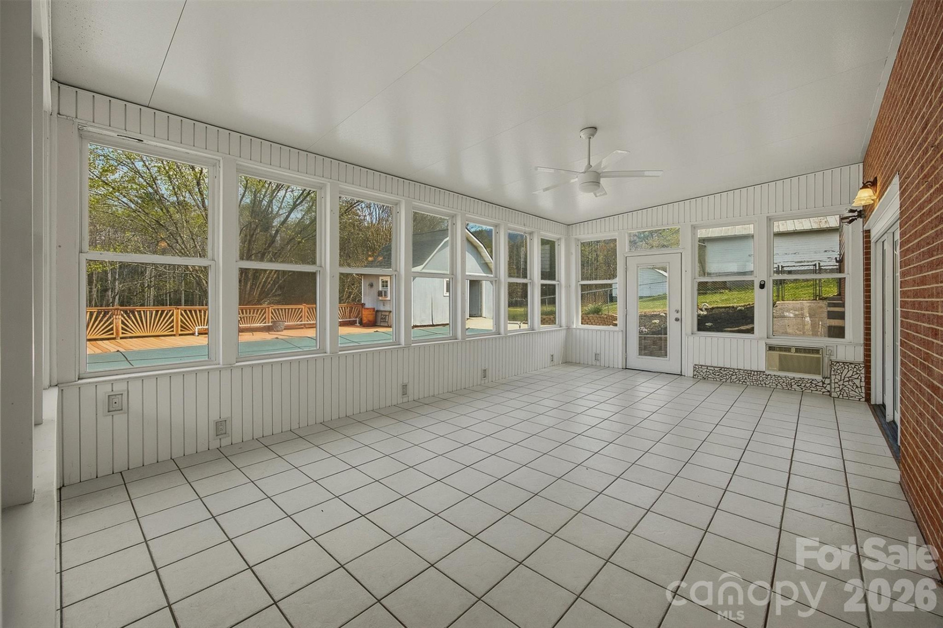 2174 Chester Avenue - Photo 31