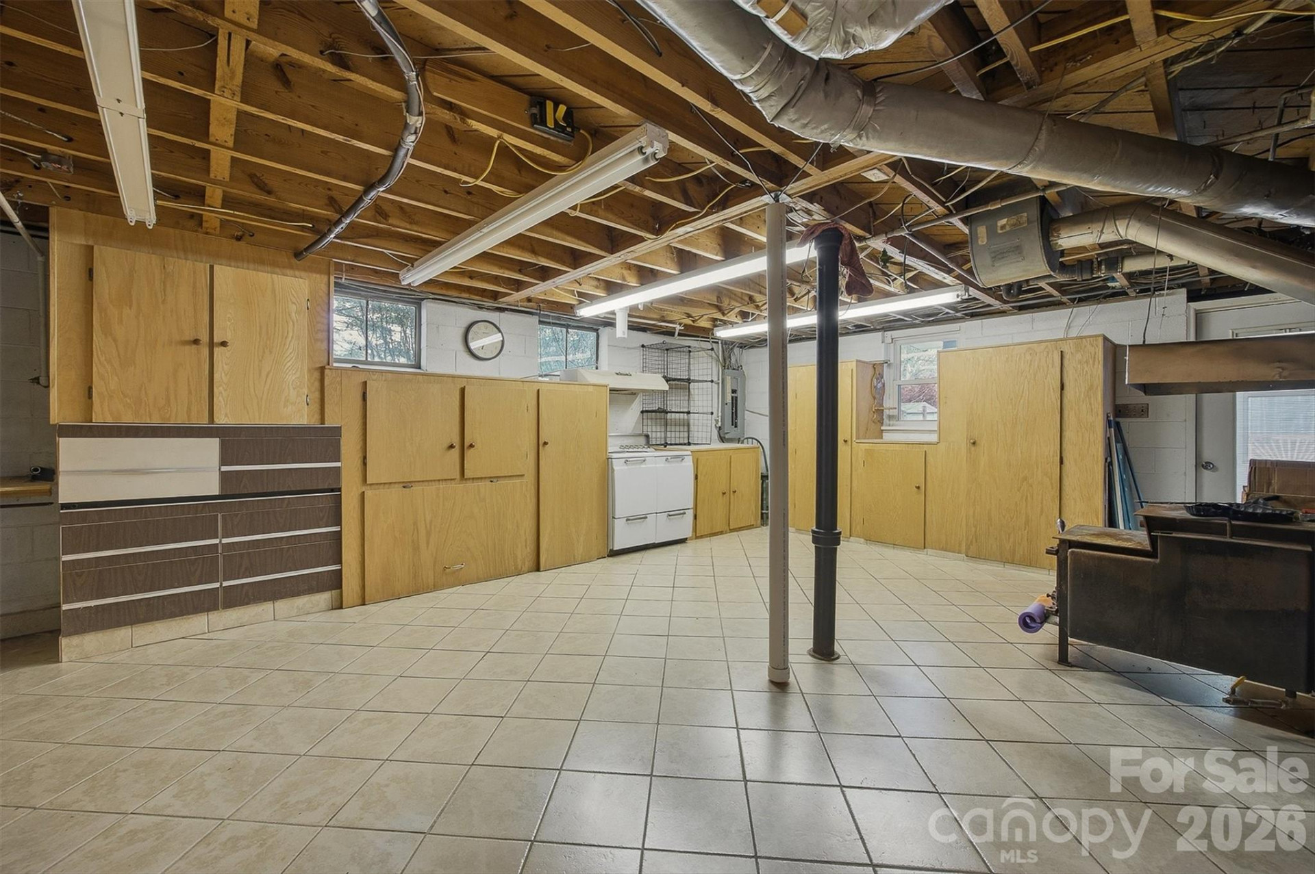 2174 Chester Avenue - Photo 32