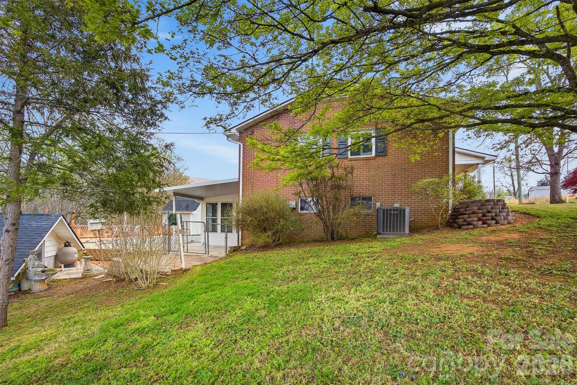 2174 Chester Avenue - Photo 7