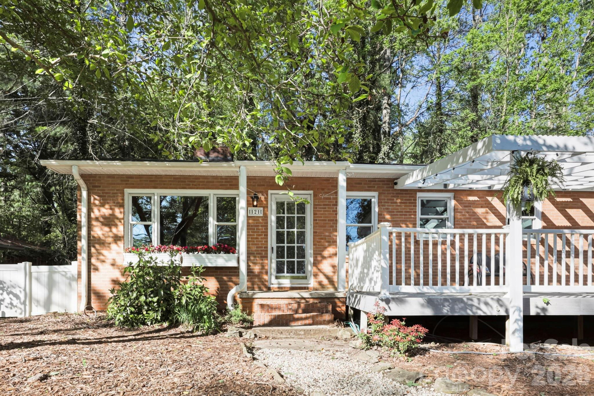 121 Wells Street - Photo 2