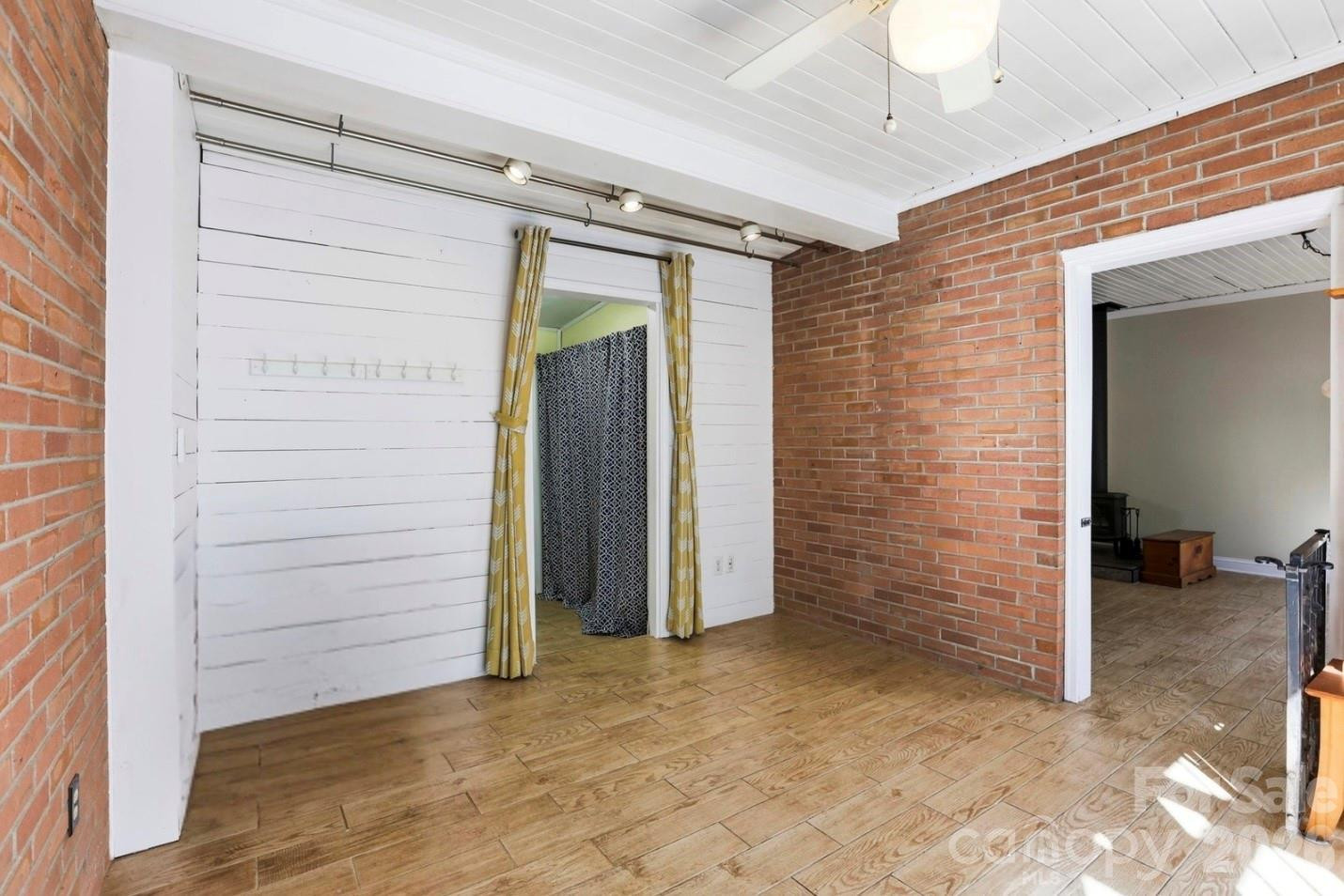 121 Wells Street - Photo 16