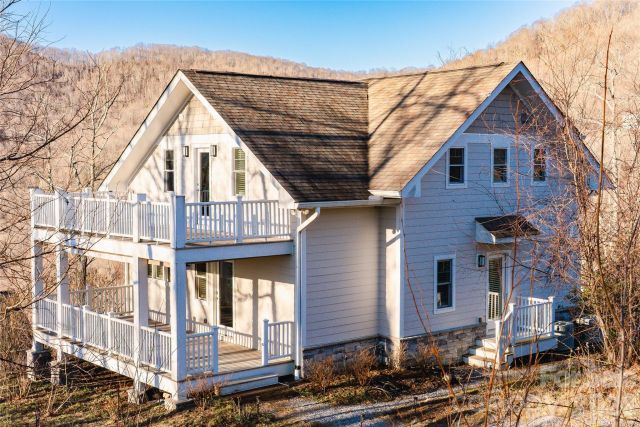 11 Lila Lane, Clyde, NC, 28721