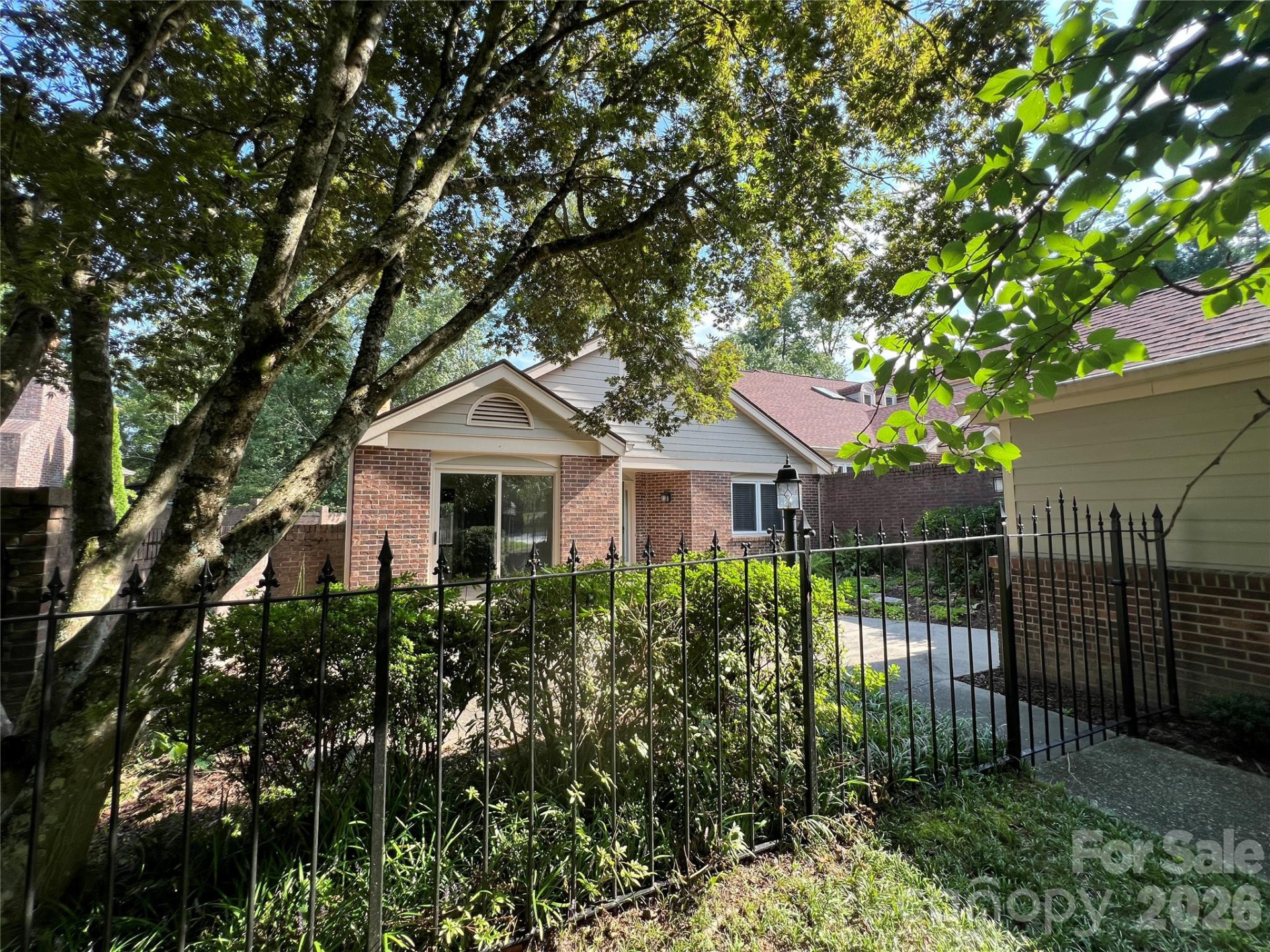 108 Glenbrook Drive - Photo 2