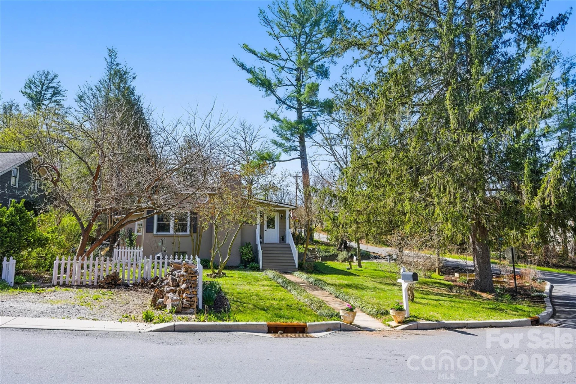 261 Forest Hill Drive - Photo 3