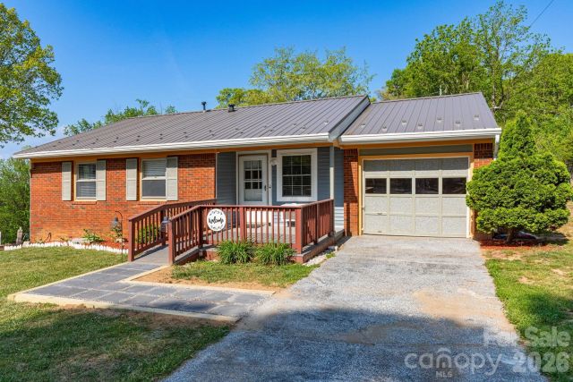 30 Compton Drive, Asheville, NC, 28806