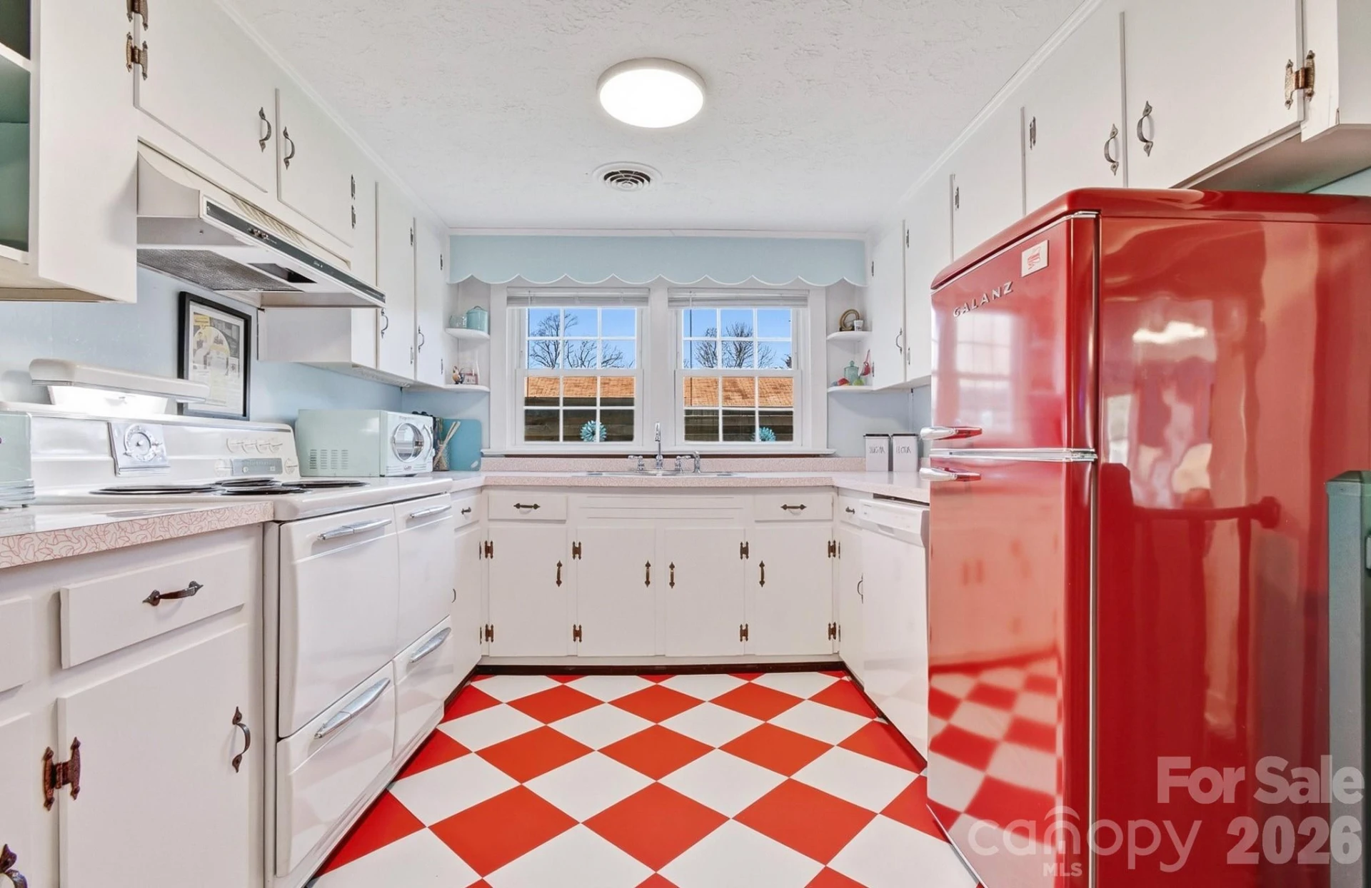 8 Concord Road - Photo 2