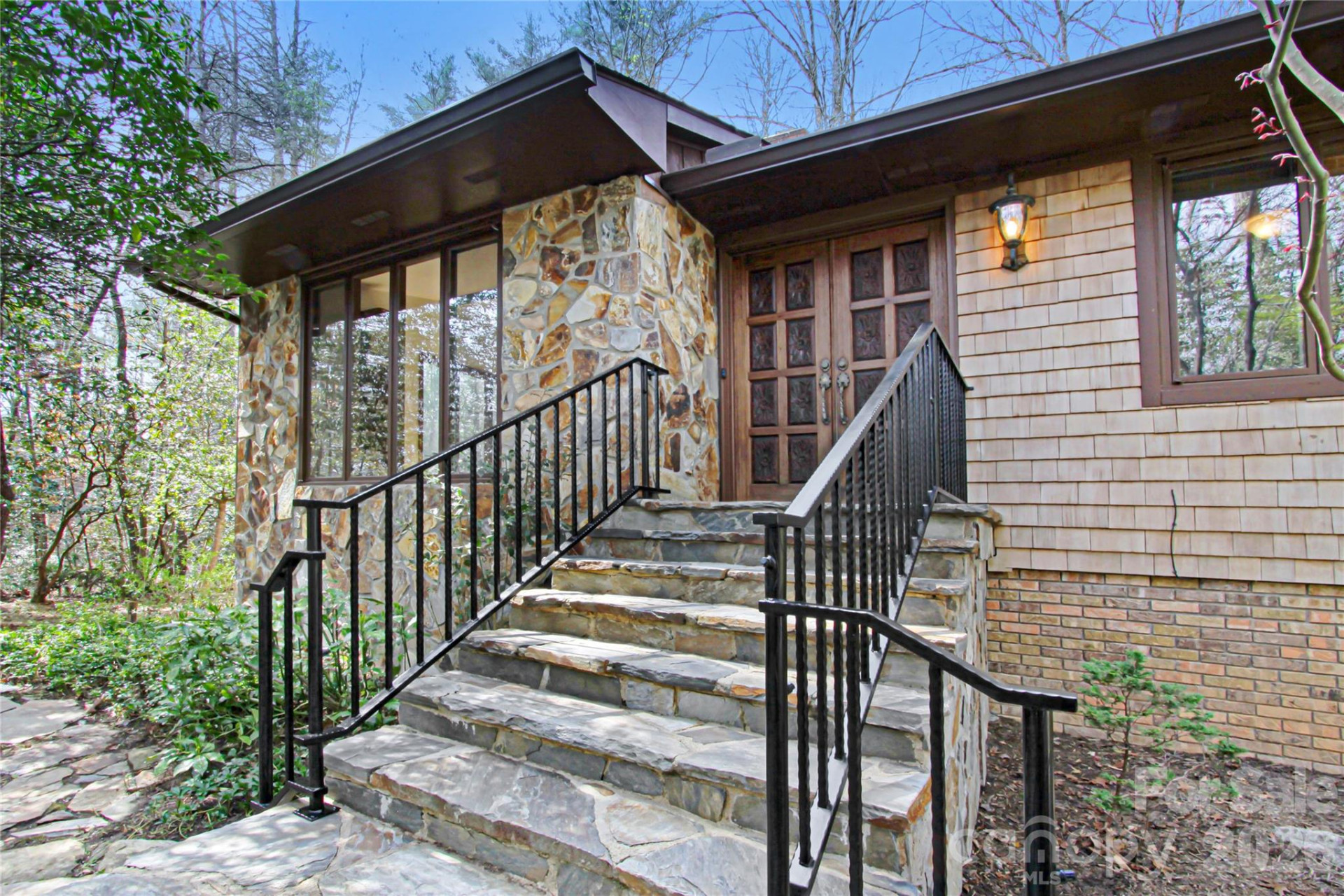 540 Chickadee Lane - Photo 2