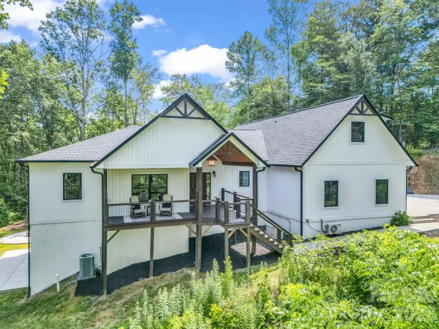 5717 Turnpike Road, Horse Shoe, NC, 28742