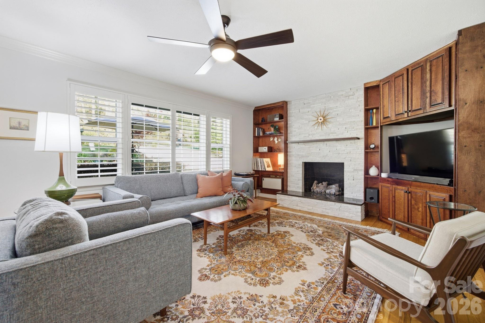 50 Hemlock Street - Photo 2