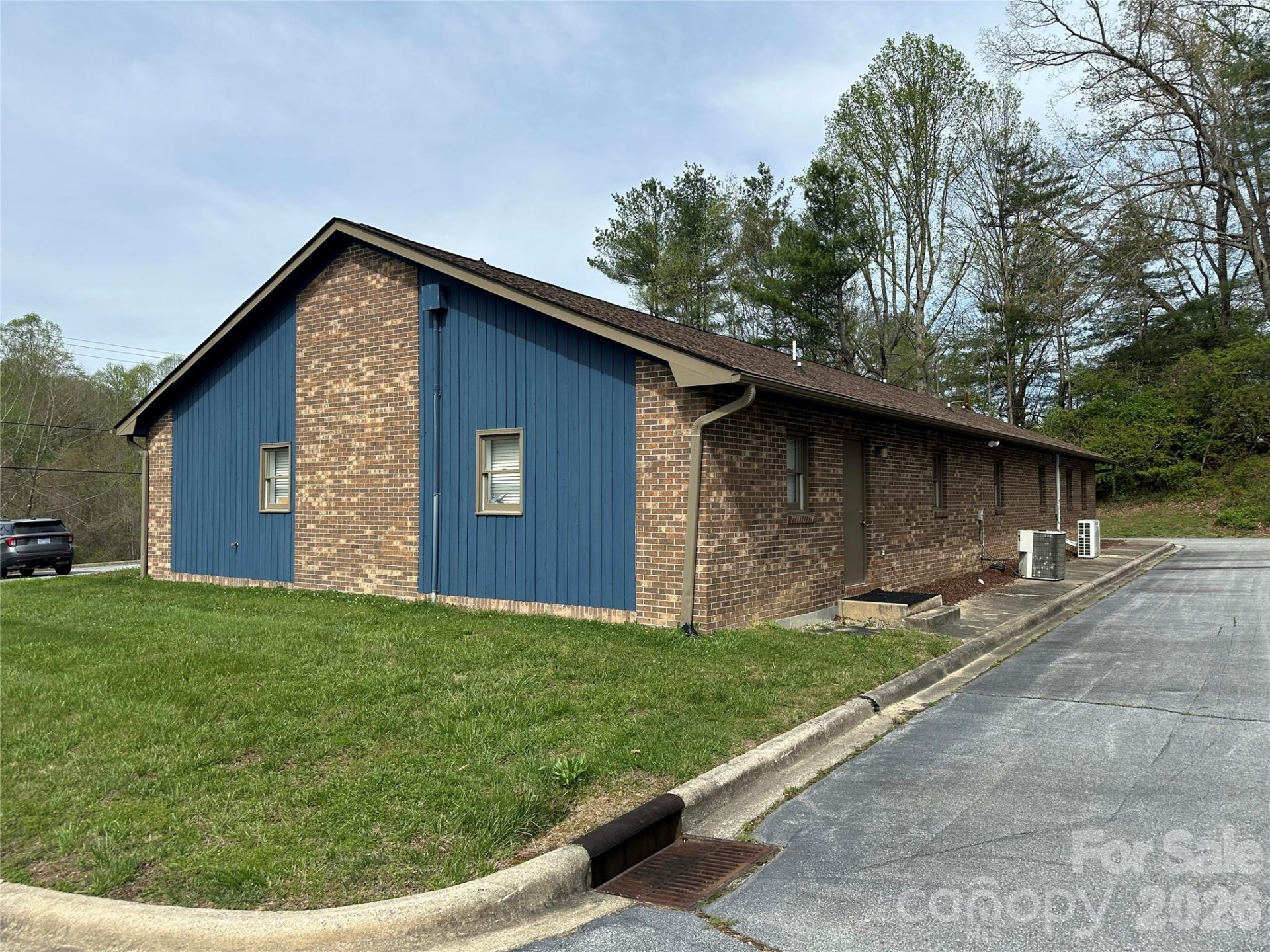 2920 Haywood Road - Photo 4