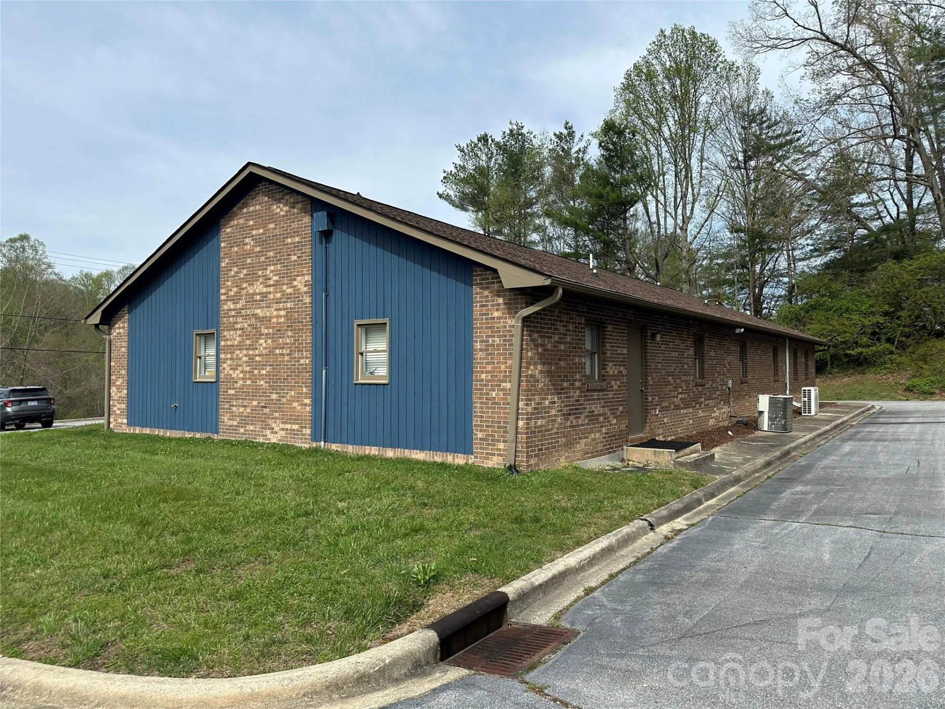 2920 Haywood Road - Photo 4