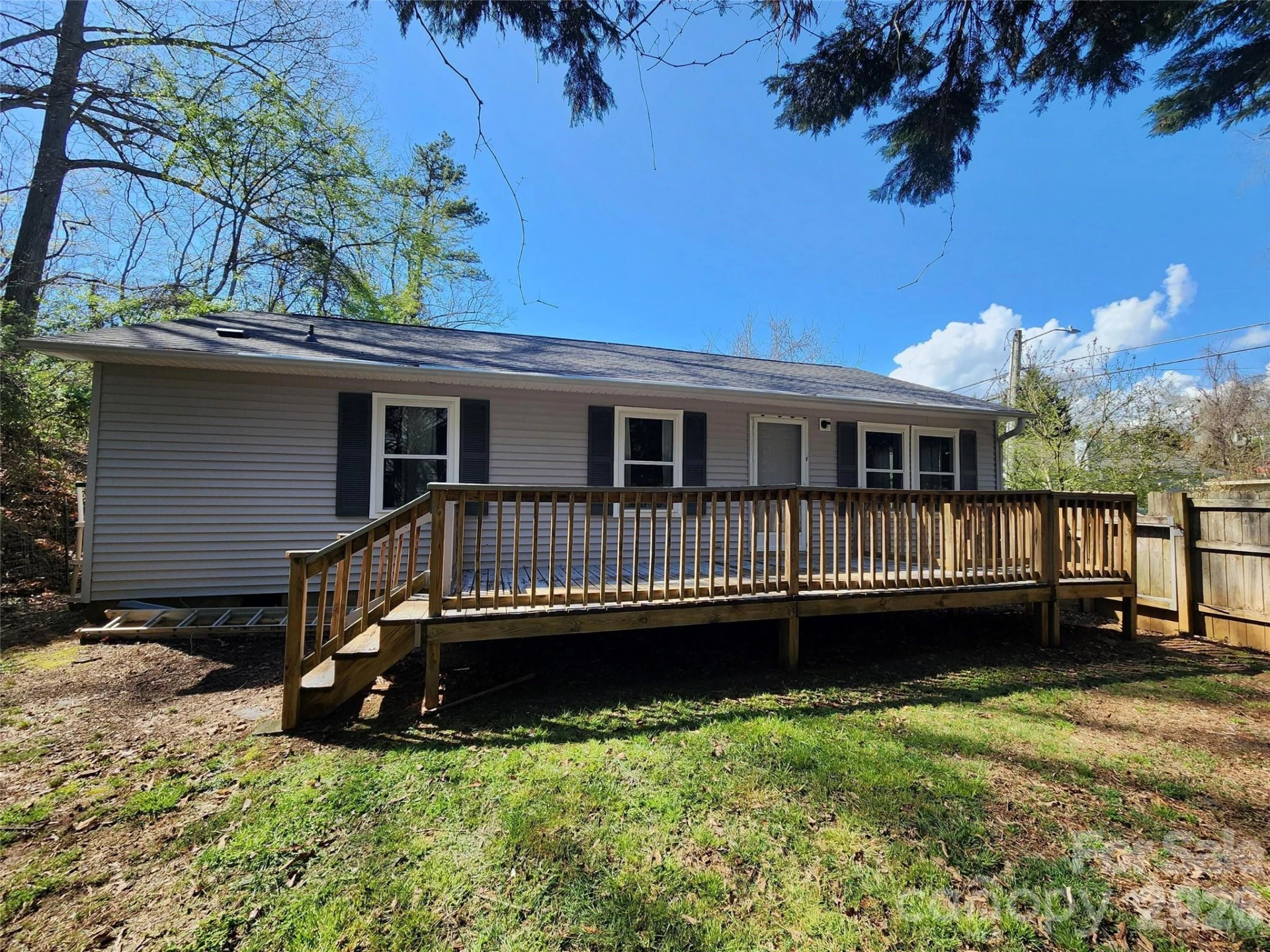 174 Wellington Street - Photo 2