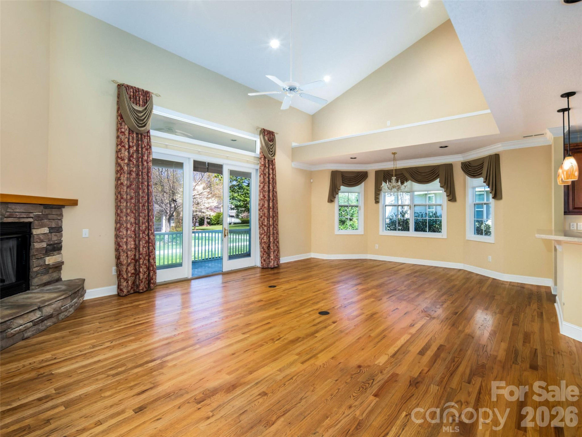 124 Towne Place Drive - Photo 4