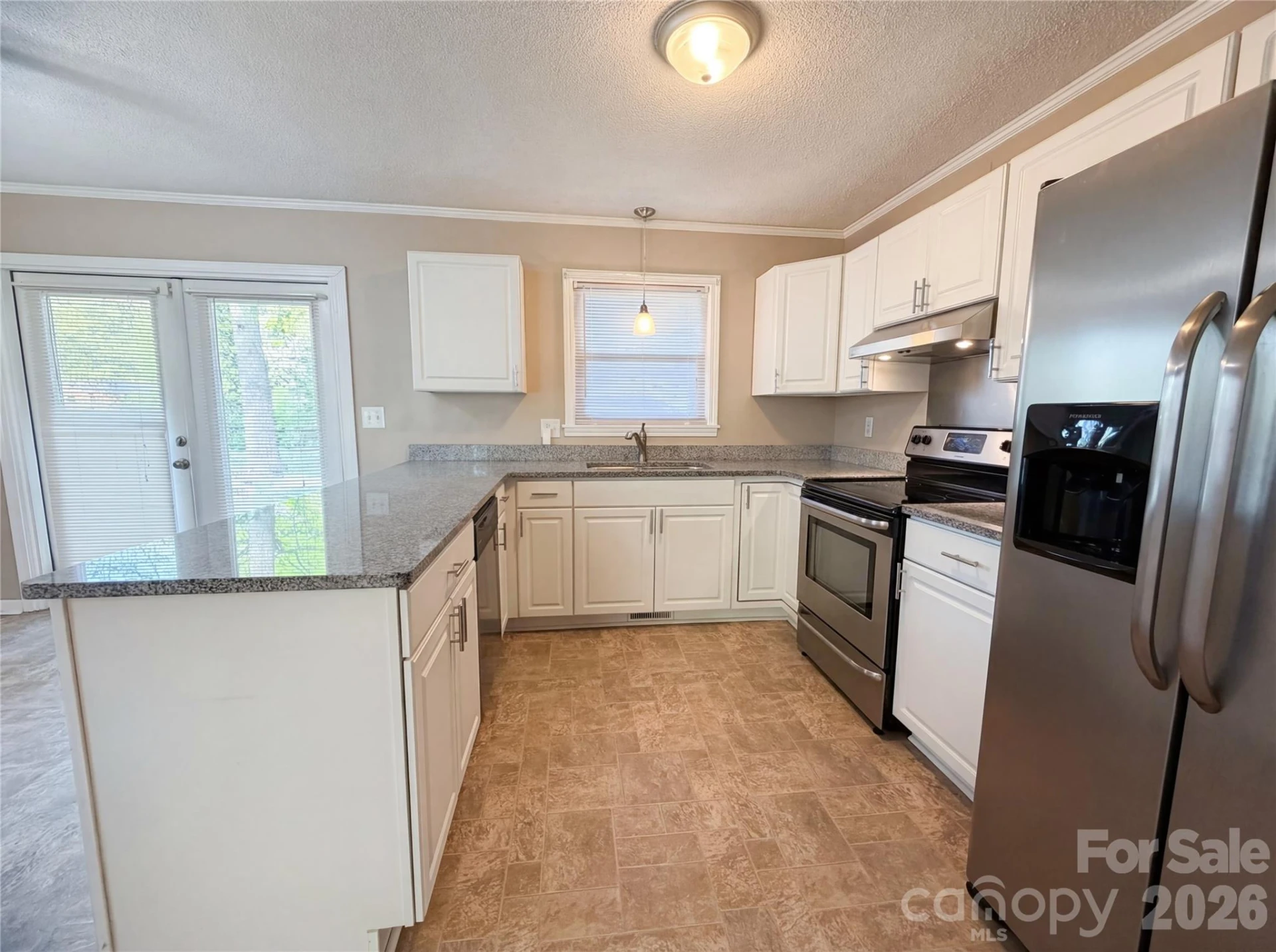 290 Salem Avenue - Photo 2