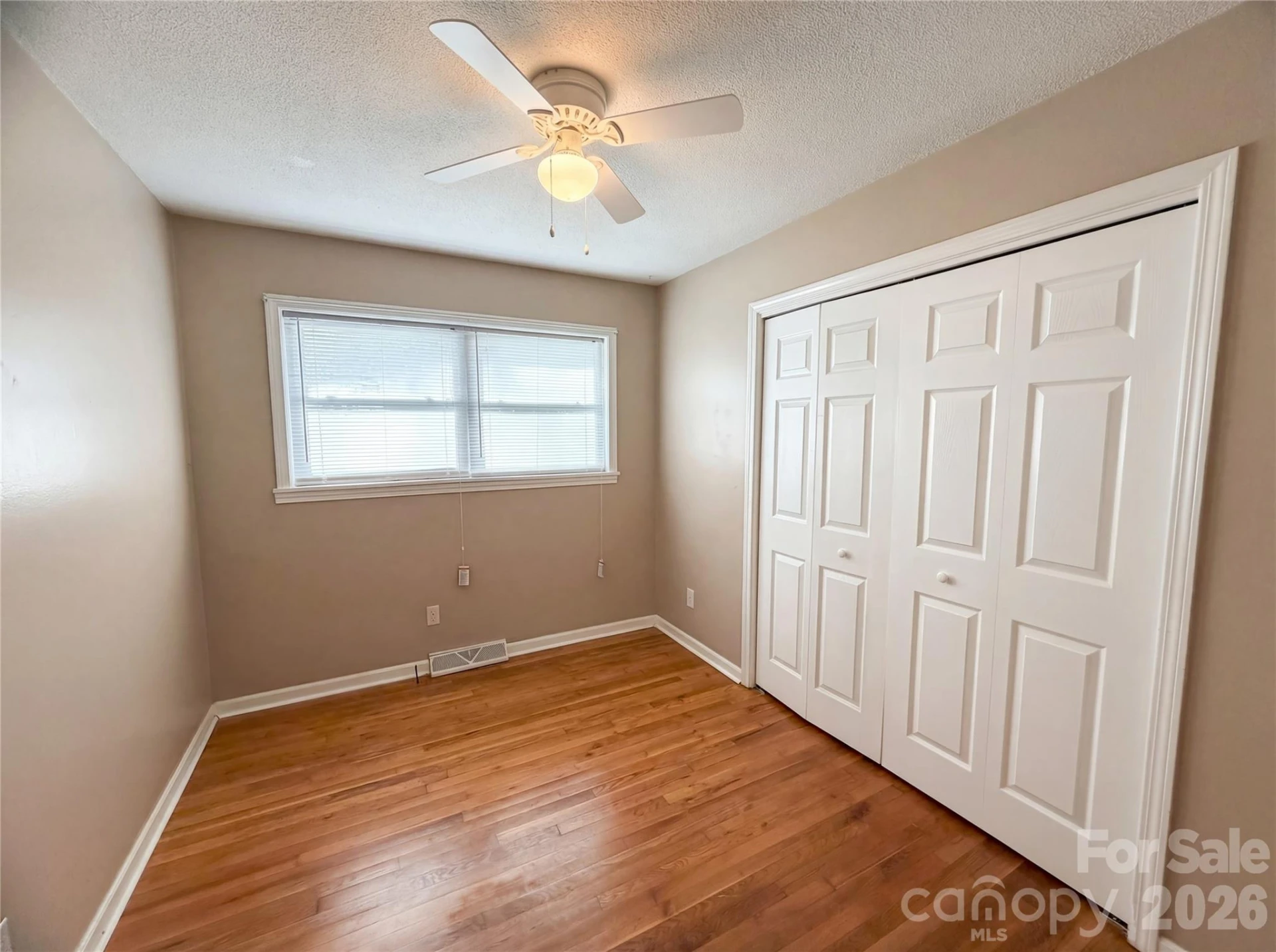 290 Salem Avenue - Photo 4
