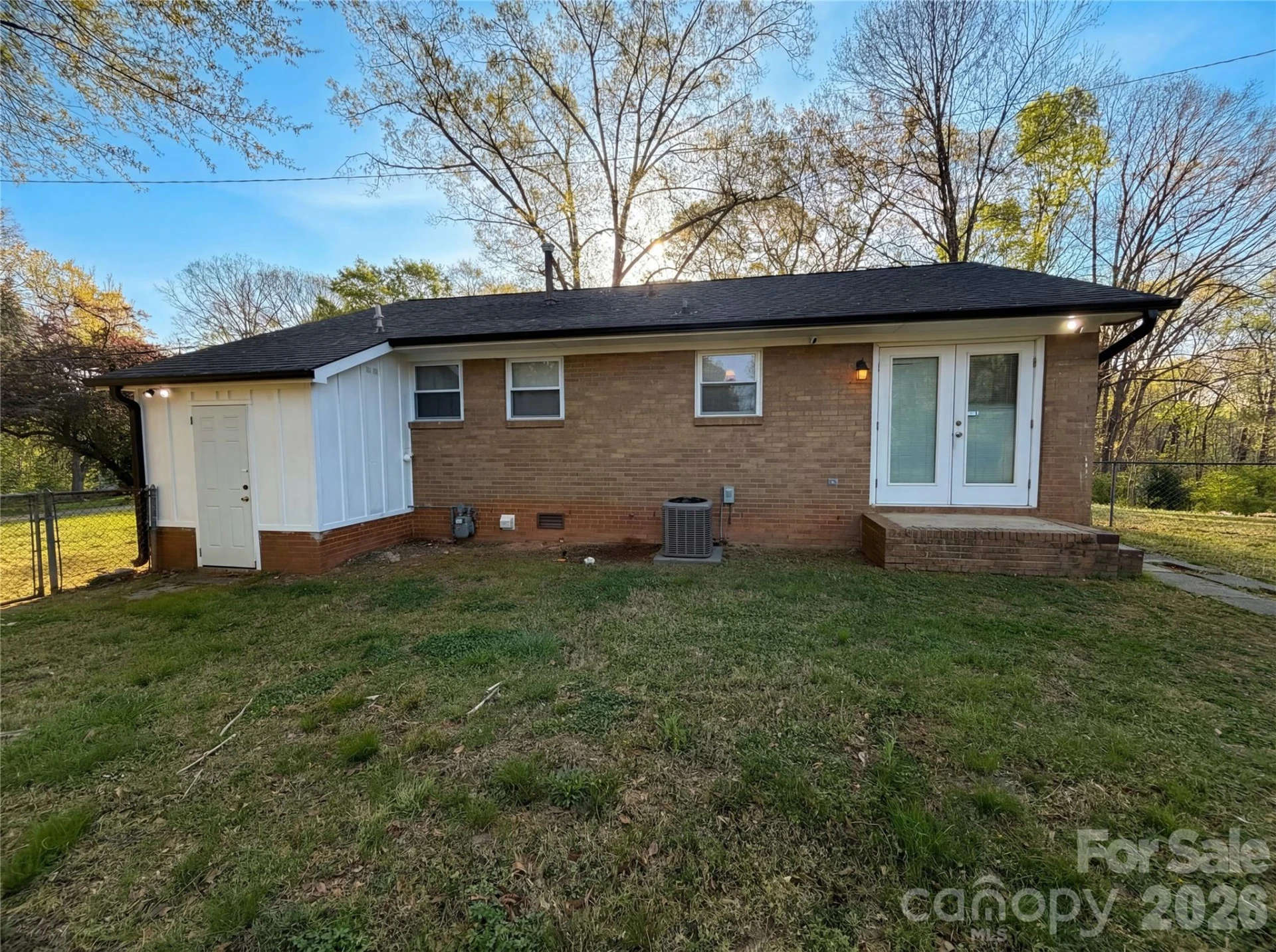 290 Salem Avenue - Photo 5