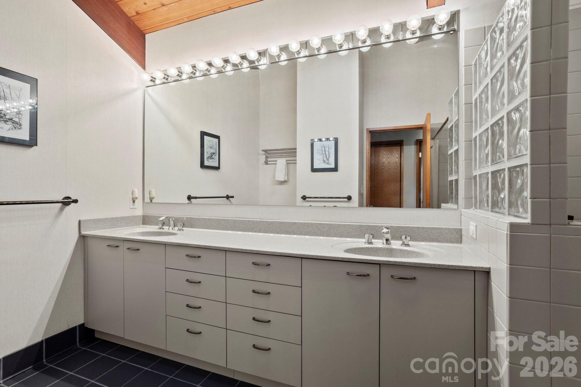 207 Maple Hill Drive - Photo 33