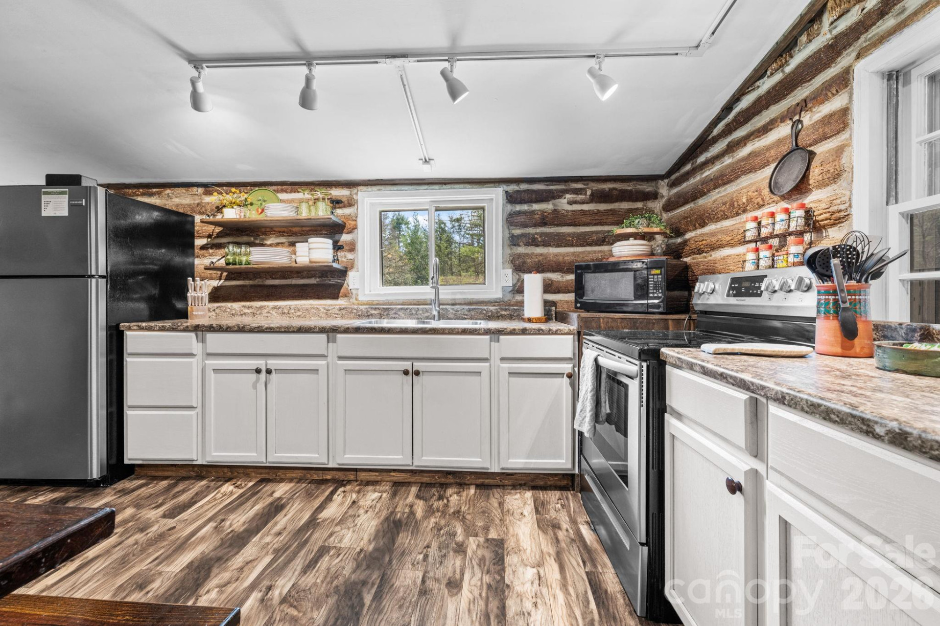 245 Davenport Road - Photo 8