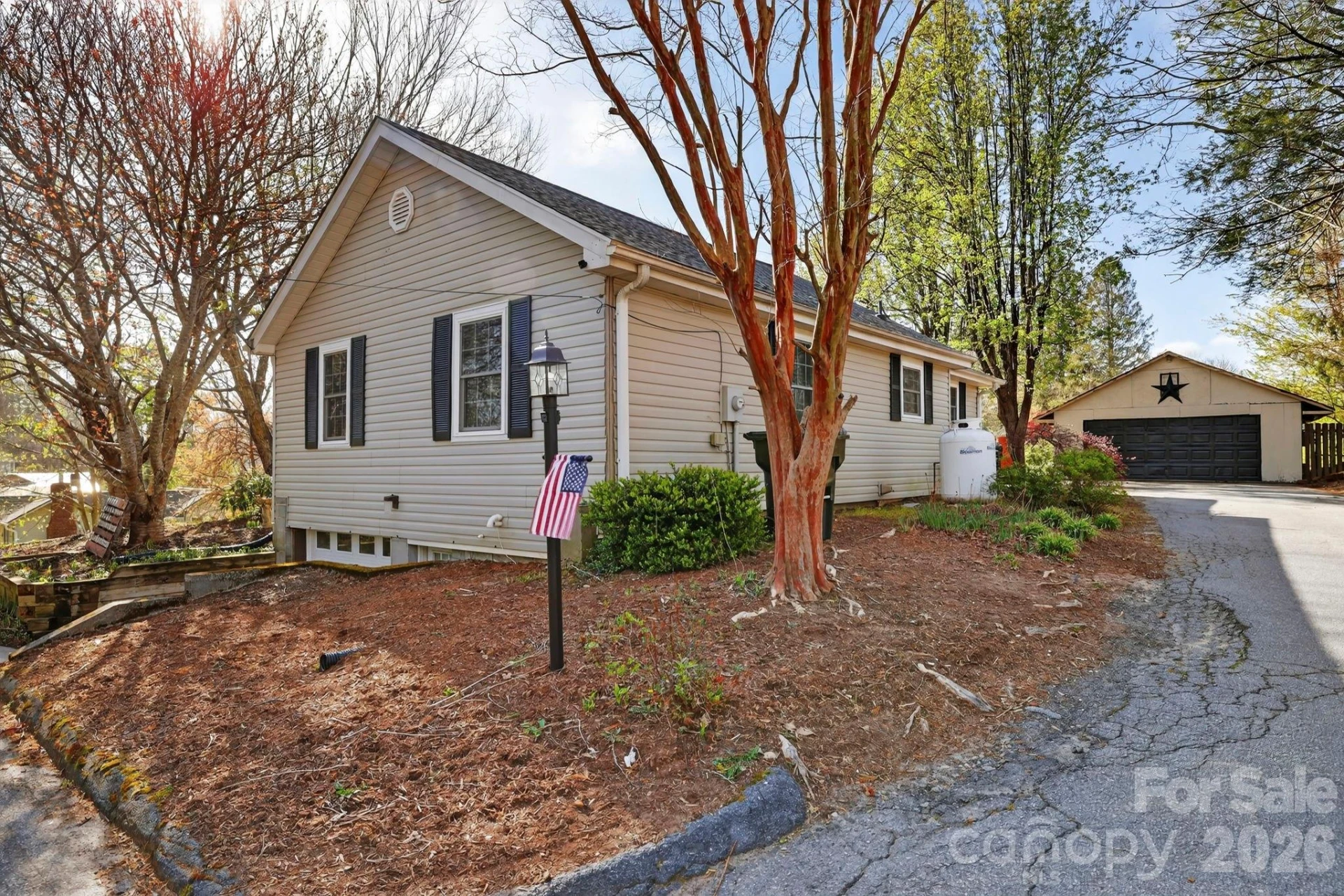 112 Gibbs Street - Photo 2