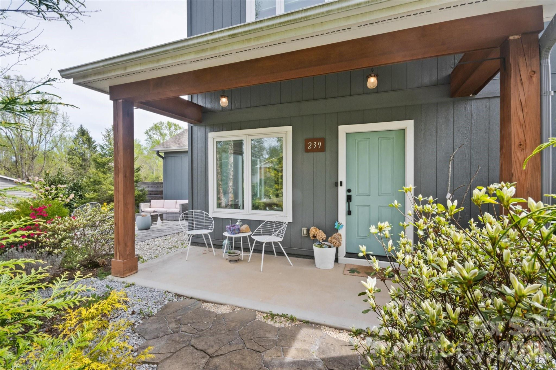 239 Ashworth Avenue - Photo 2