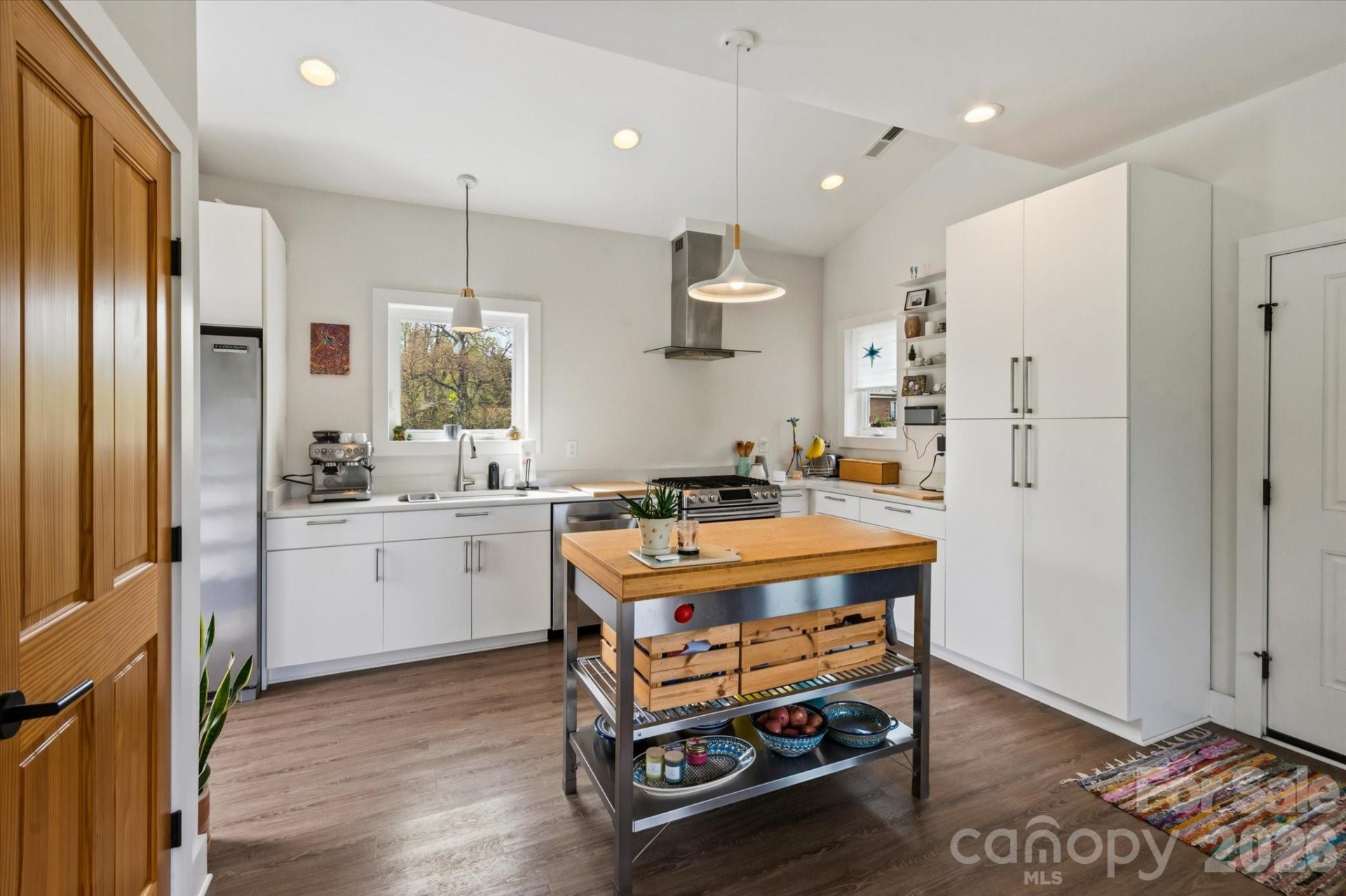 239 Ashworth Avenue - Photo 3