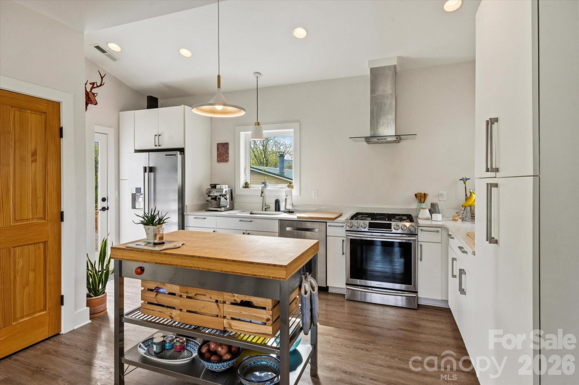 239 Ashworth Avenue - Photo 4