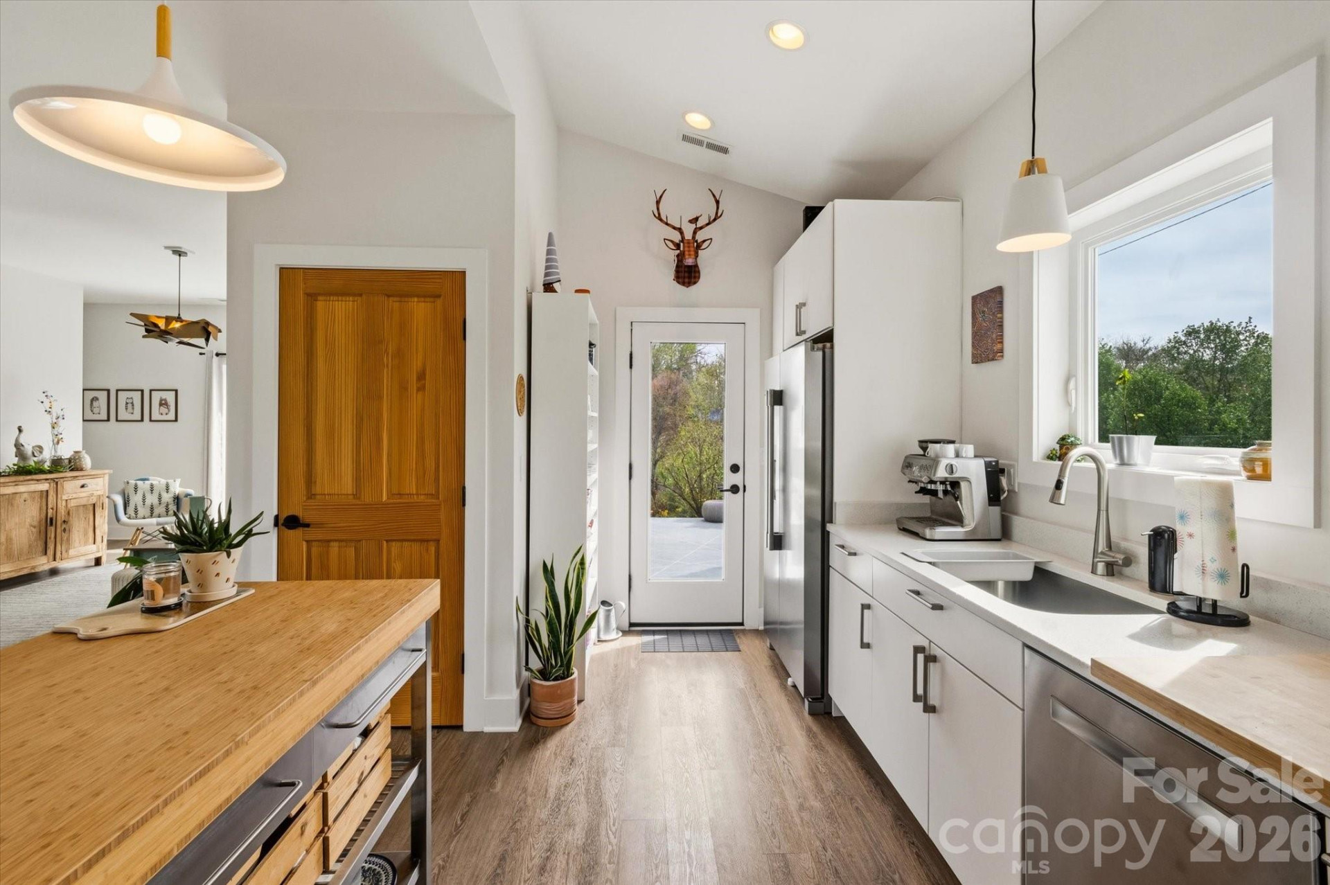 239 Ashworth Avenue - Photo 6