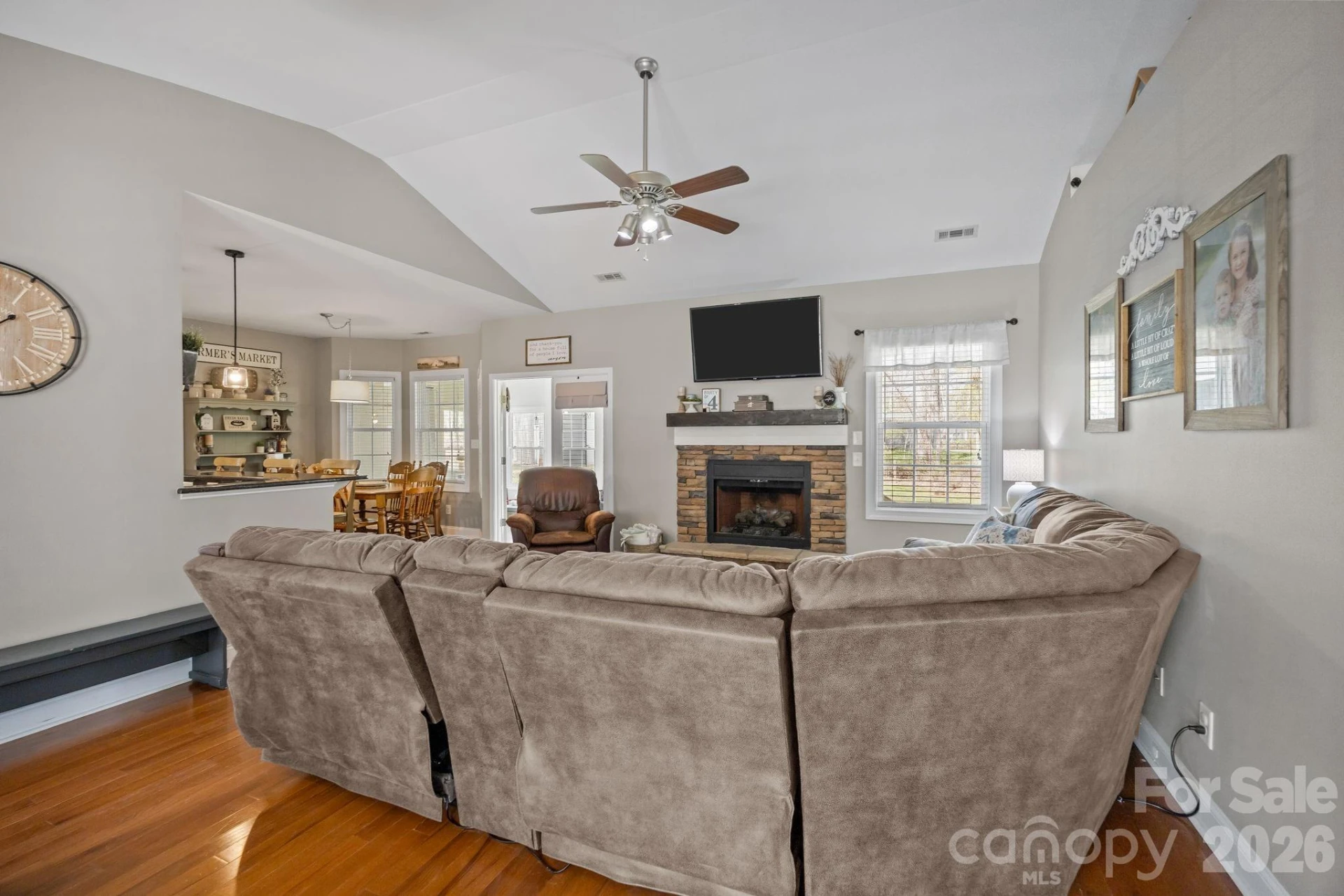 1667 Warwick Court - Photo 13