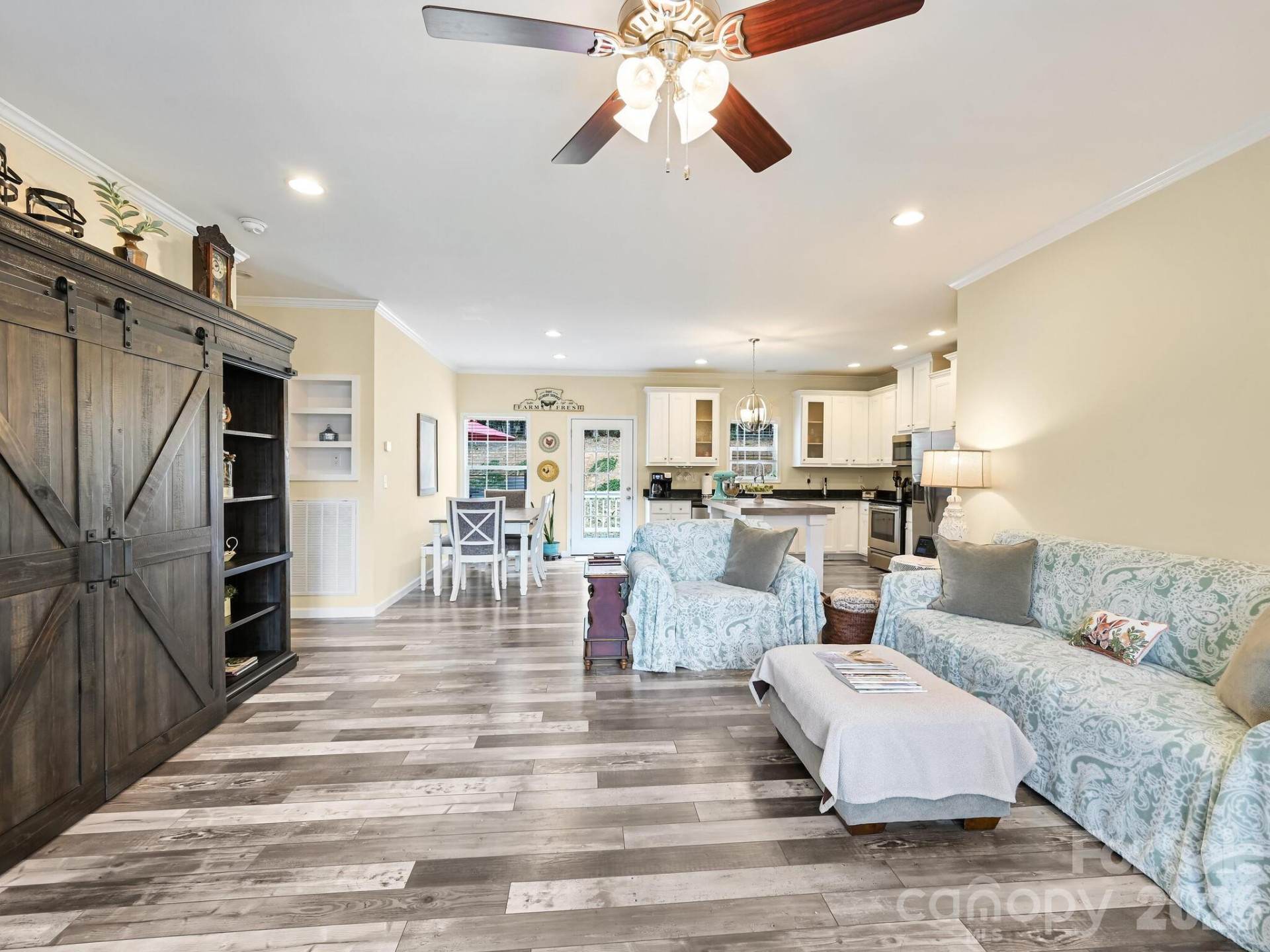 241 West Sunset Ridge Drive - Photo 10